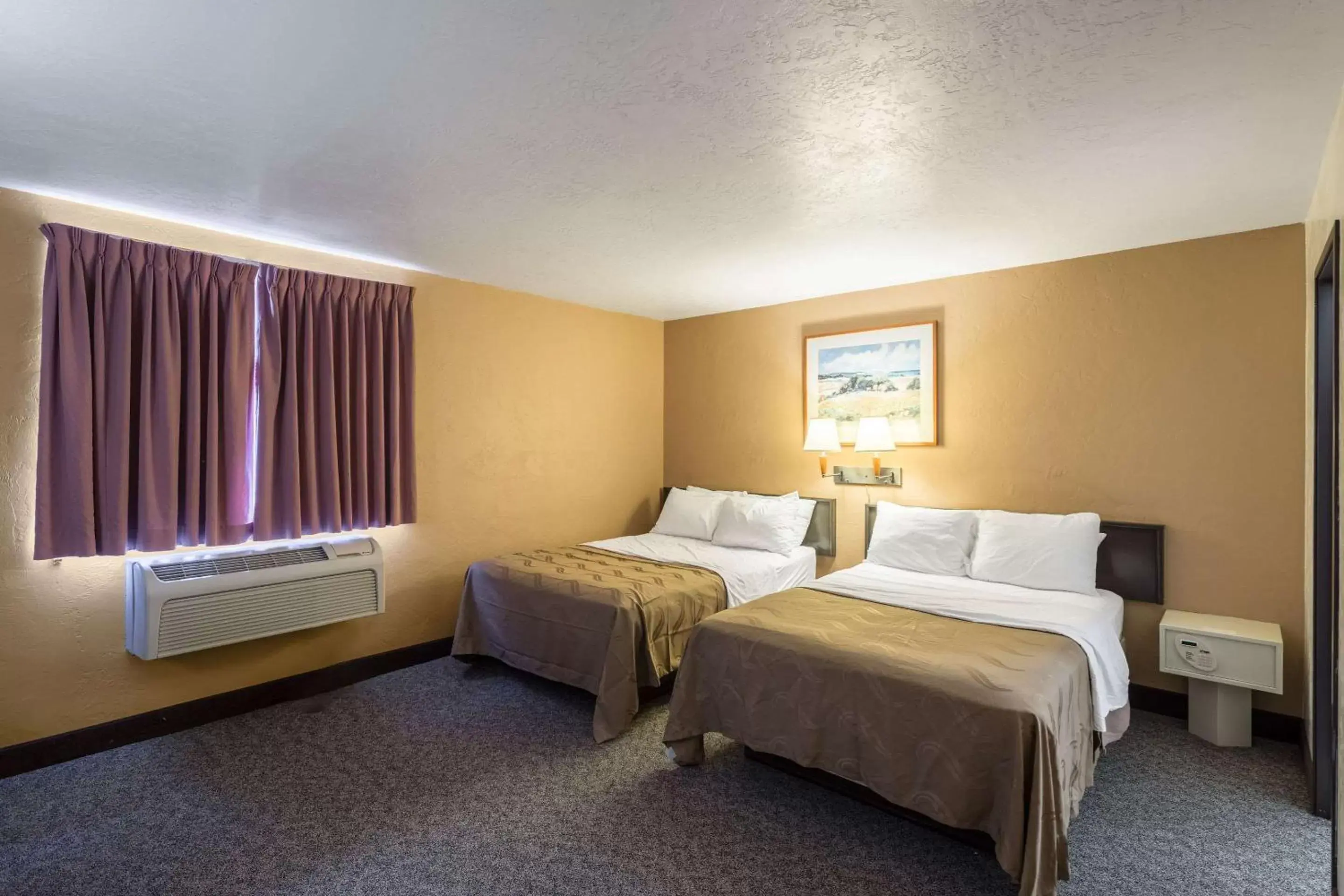 Photo of the whole room, Bed in Quality Inn Moses Lake