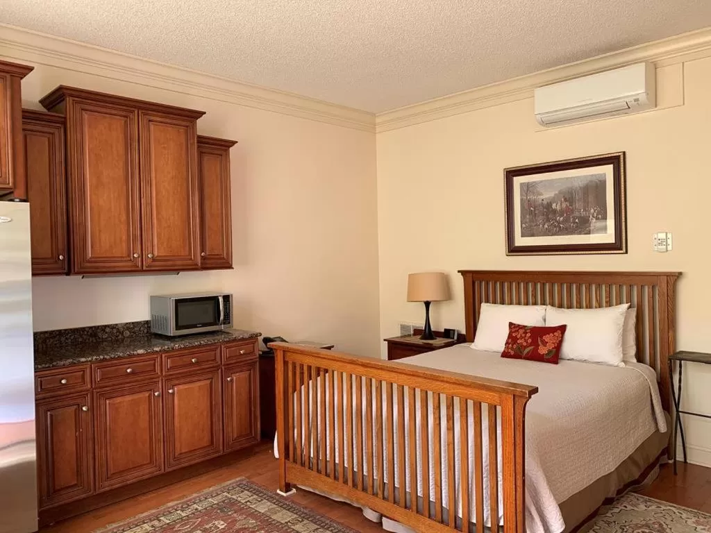 Bed in The Inn at Houndslake