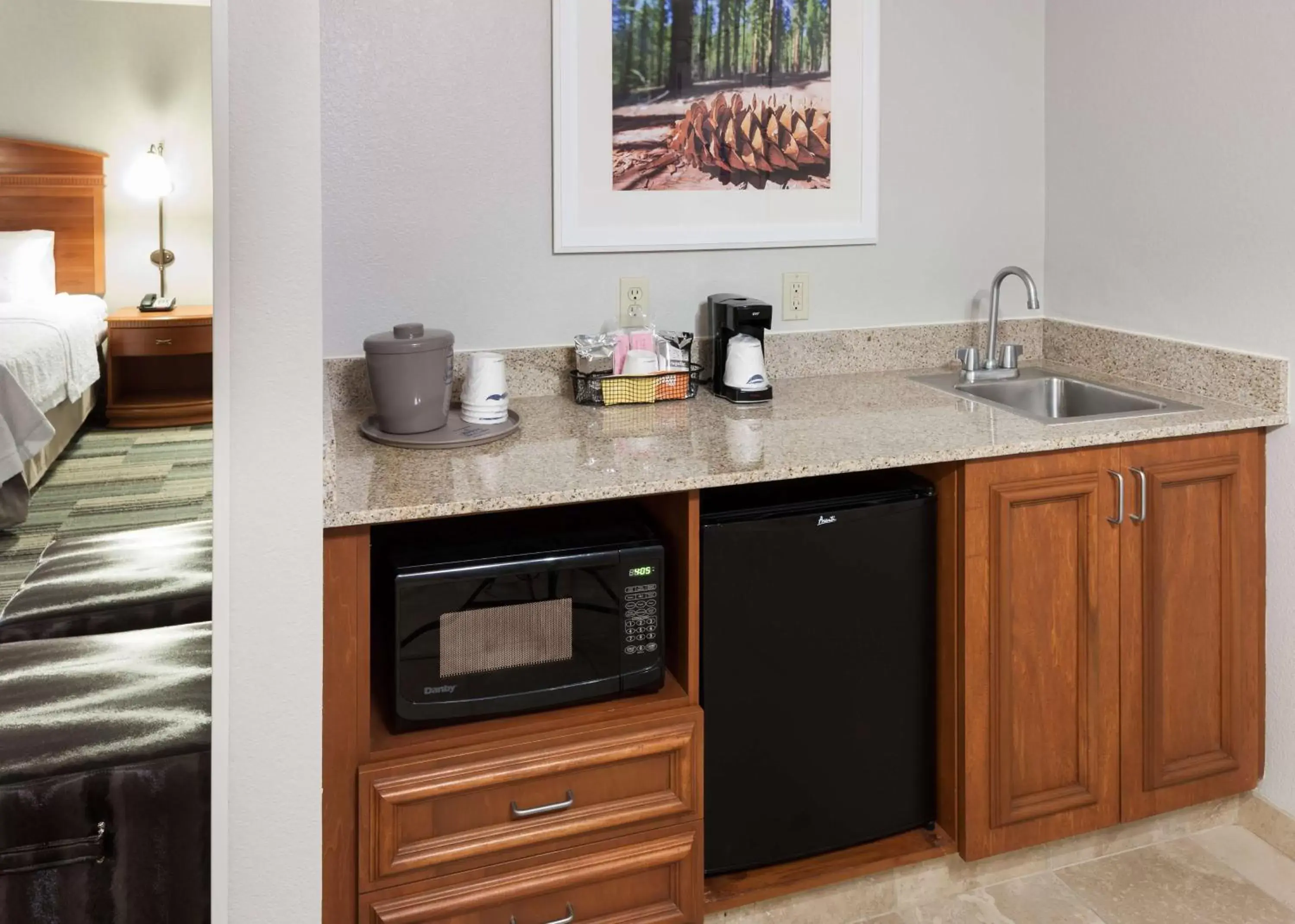 Kitchen or kitchenette, Kitchen/Kitchenette in Hampton Inn & Suites Tulare