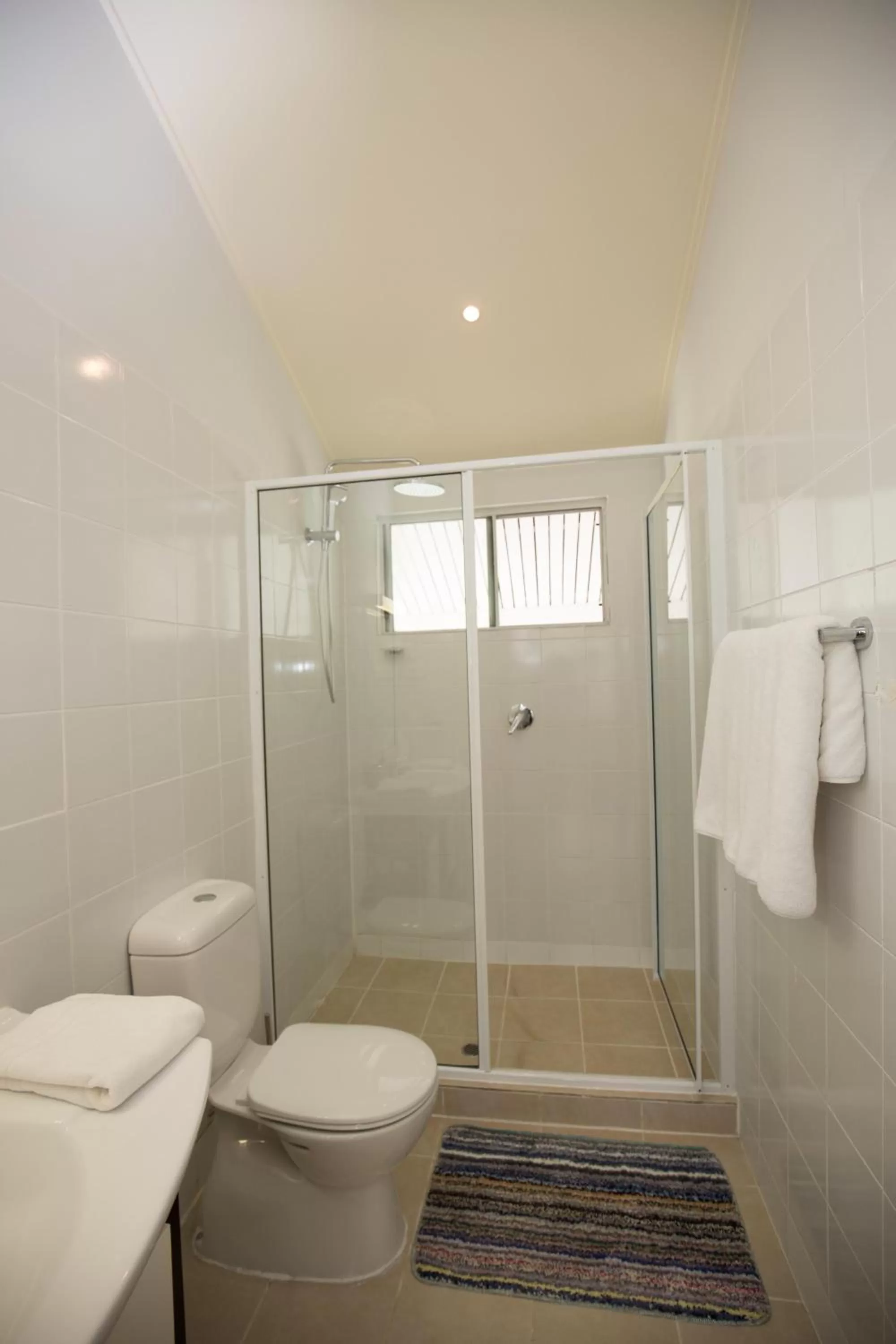 Shower in Gateway Hotel