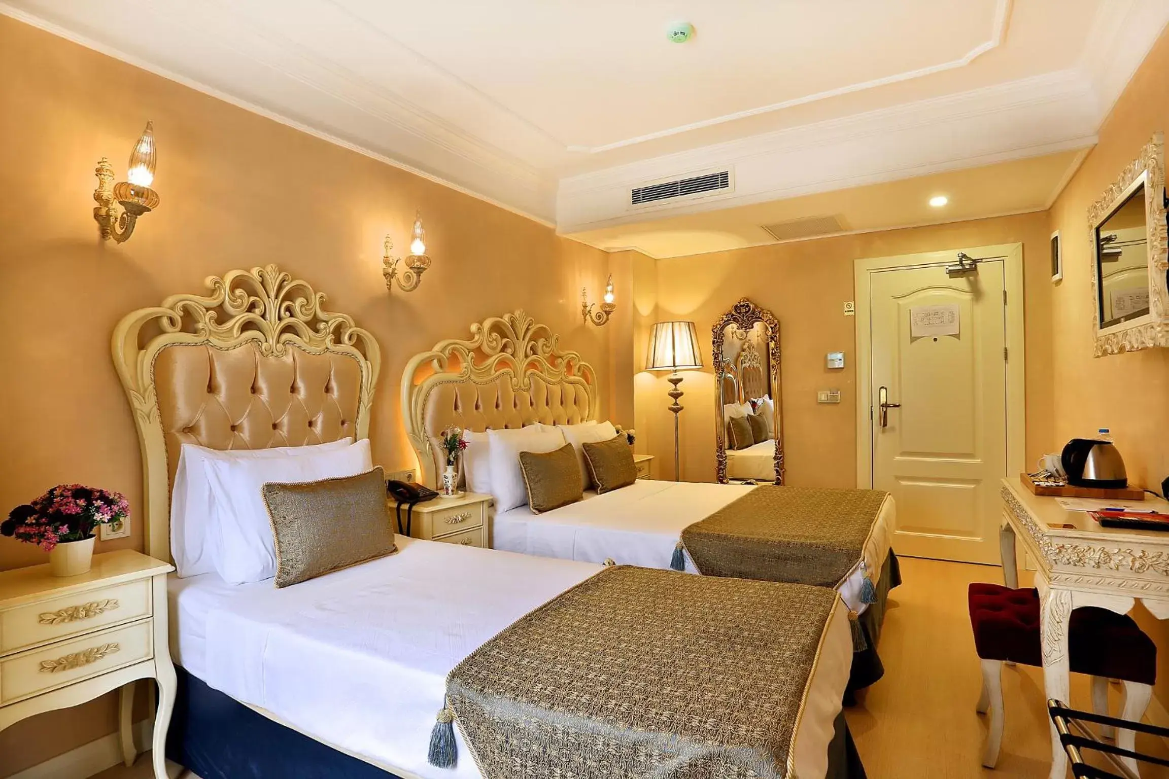 Bedroom, Bed in Edibe Sultan Hotel
