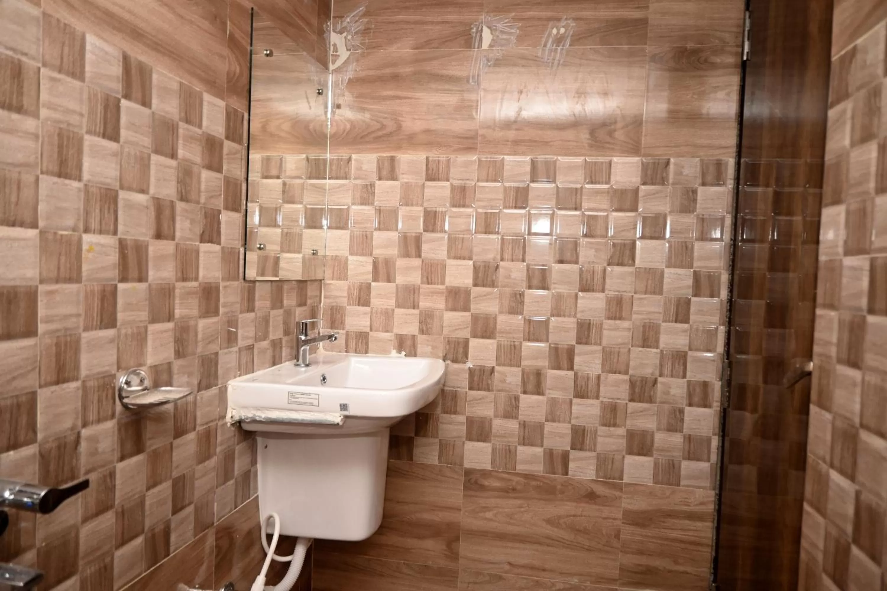 Shower, Bathroom in Royal Sea View