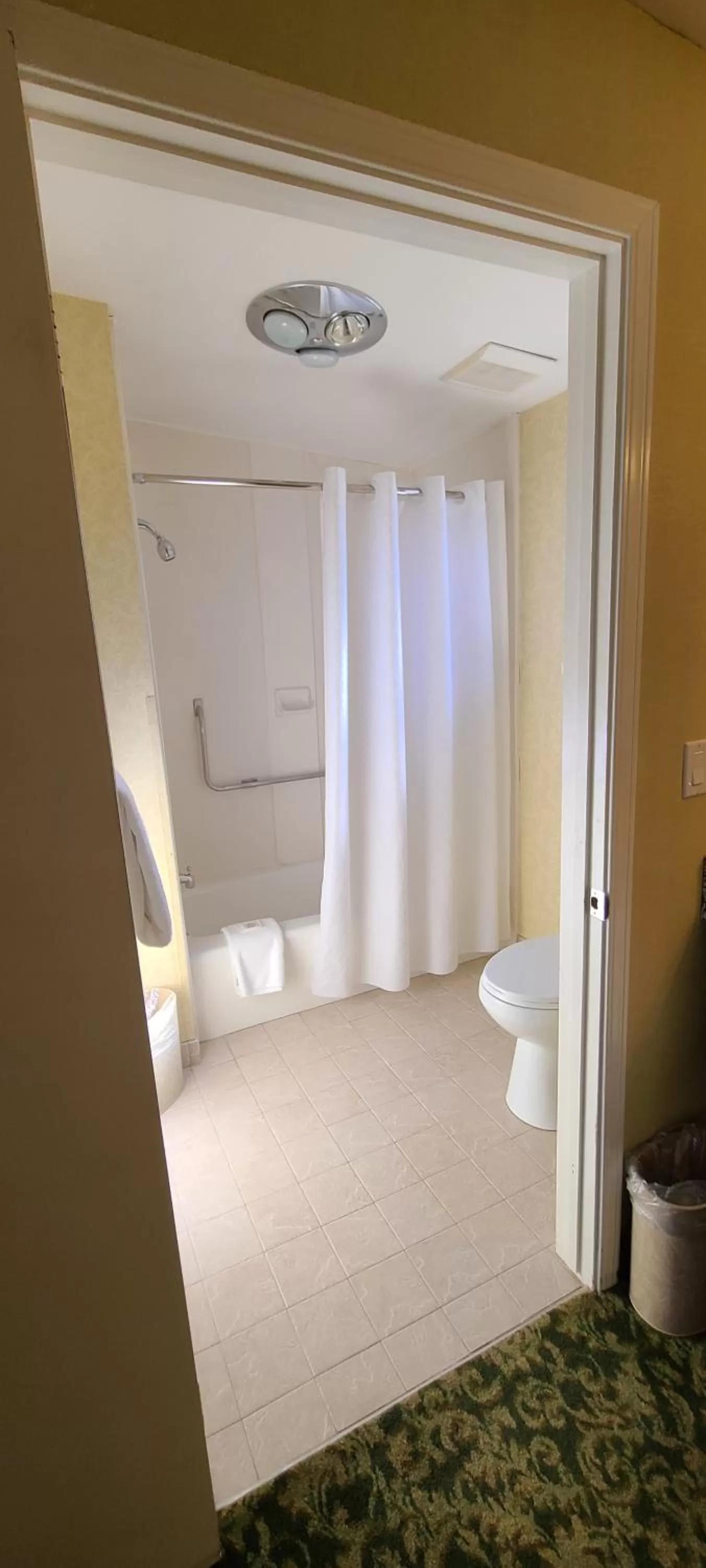 Bathroom in Dow Villa Motel