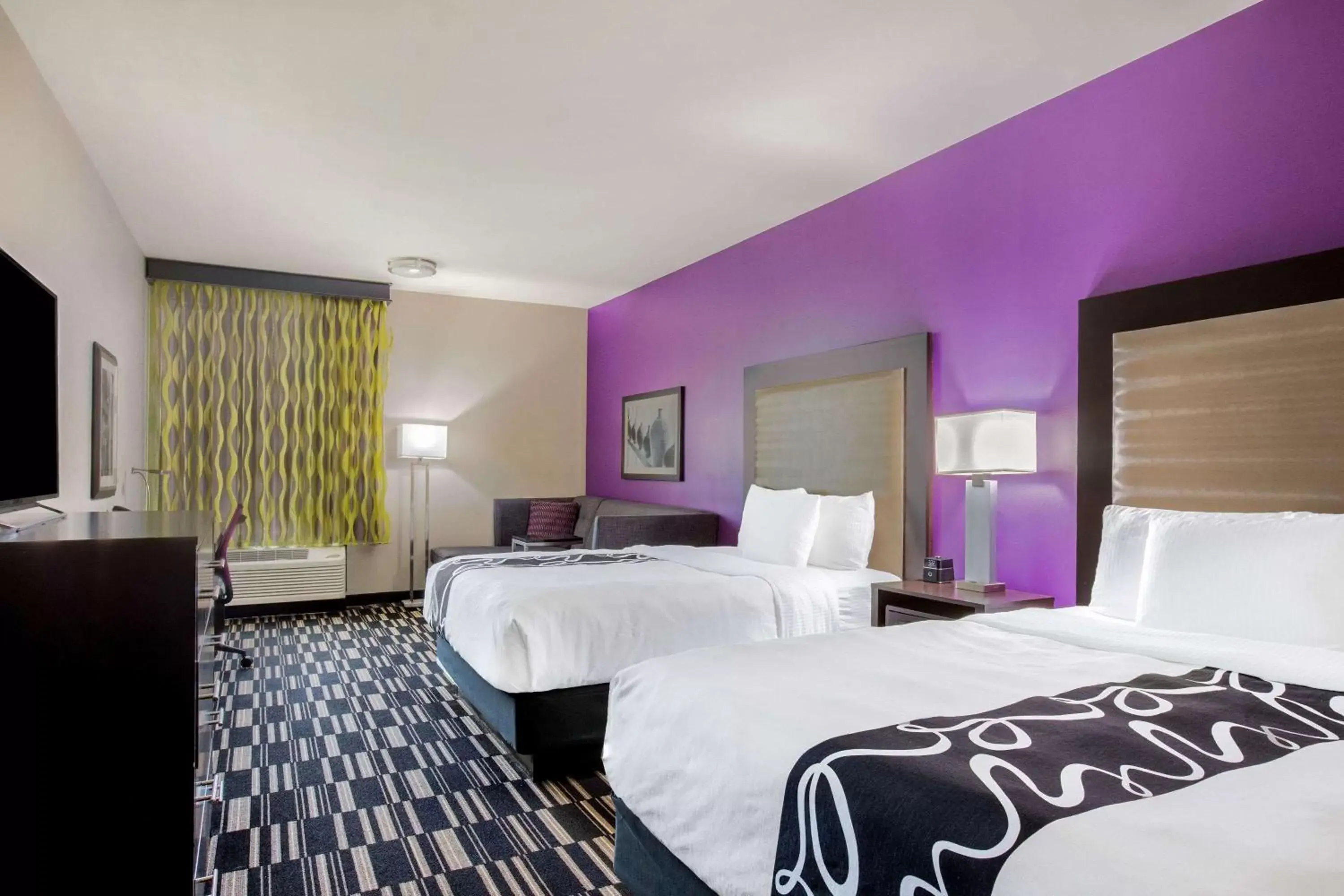 Photo of the whole room, Bed in La Quinta by Wyndham McAllen Convention Center