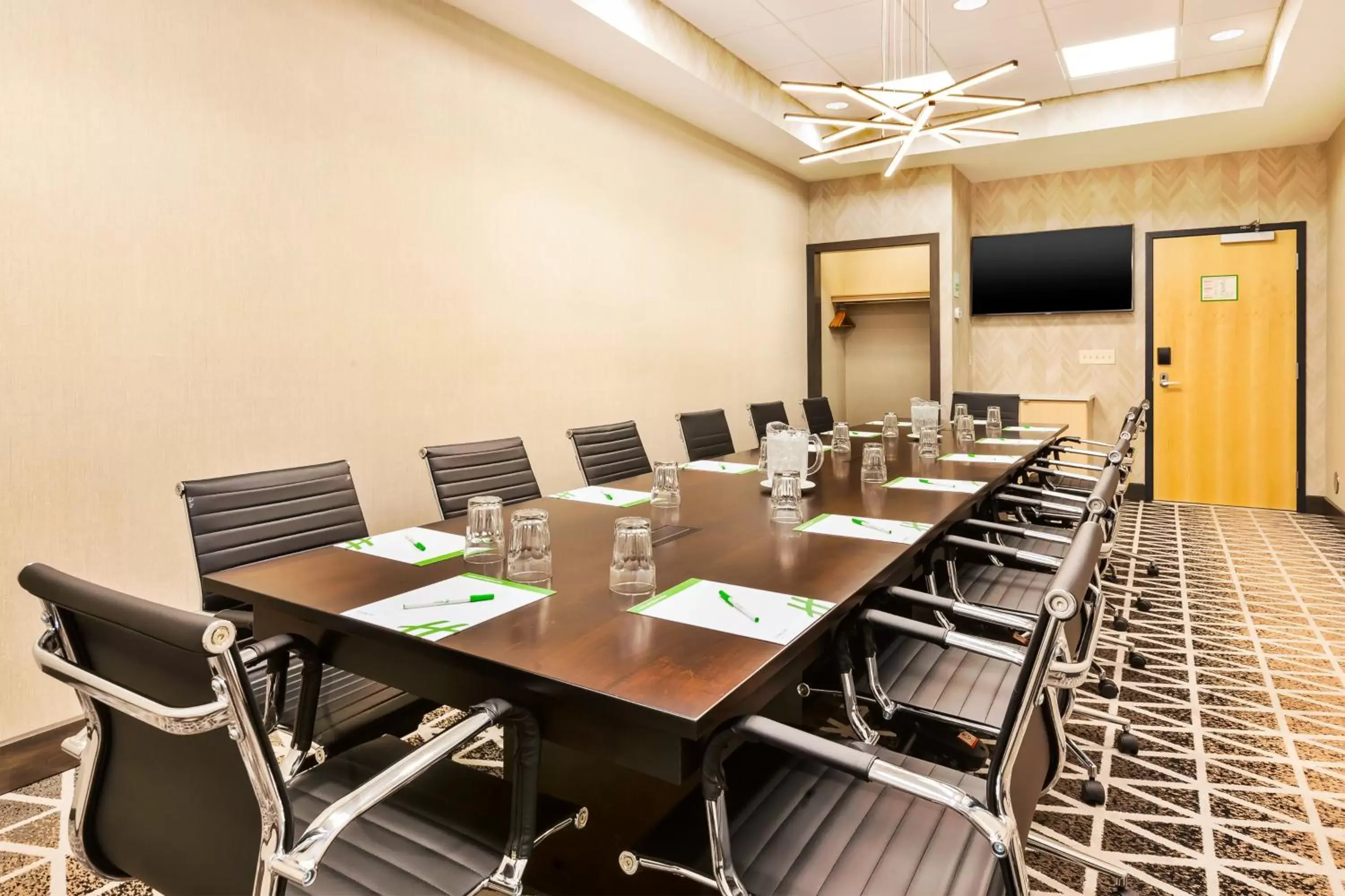 Meeting/conference room in Holiday Inn & Suites - Toledo Southwest - Perrysburg, an IHG Hotel