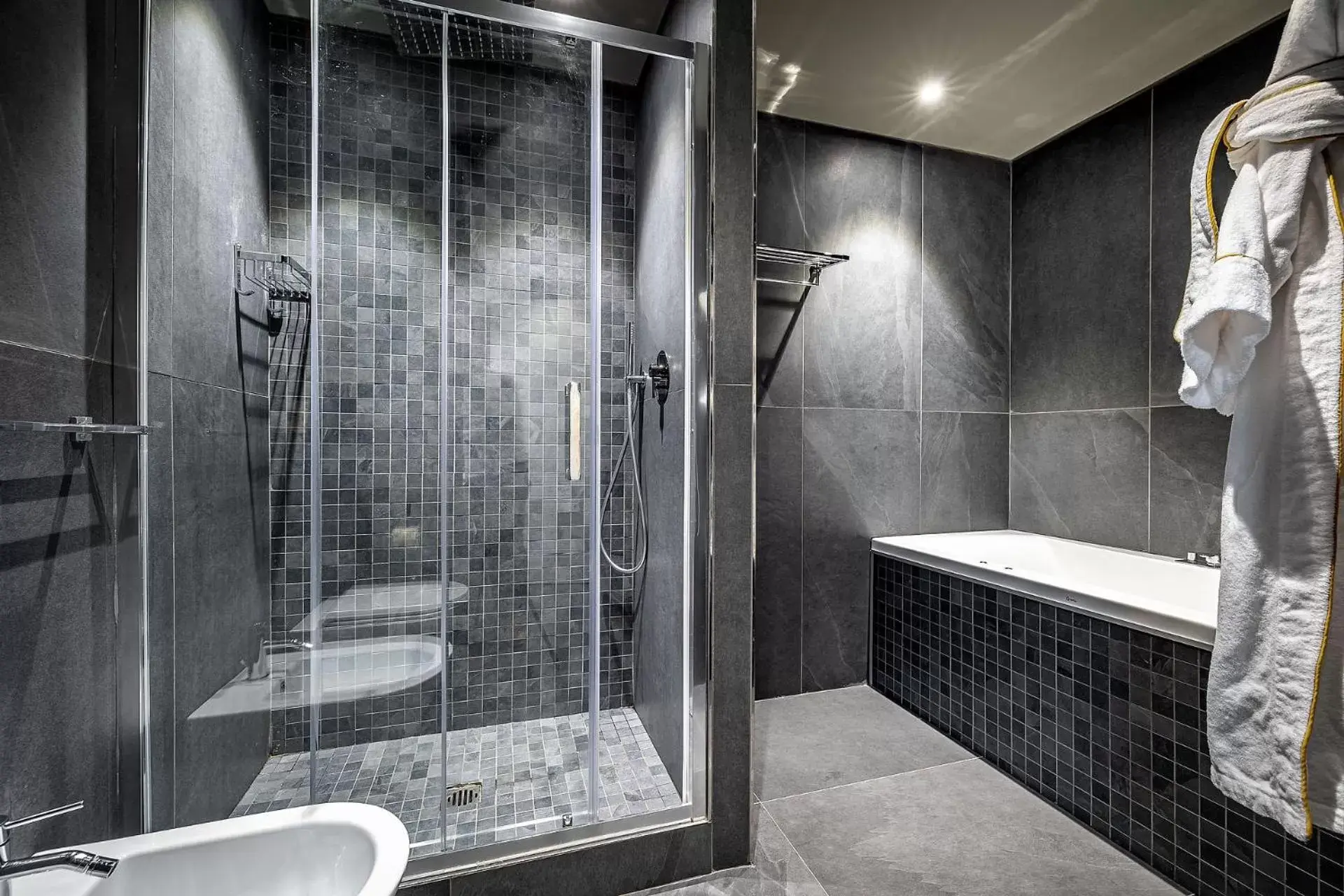 Shower, Bathroom in Palazzo Alfieri Residenza D'Epoca - Alfieri Collezione
