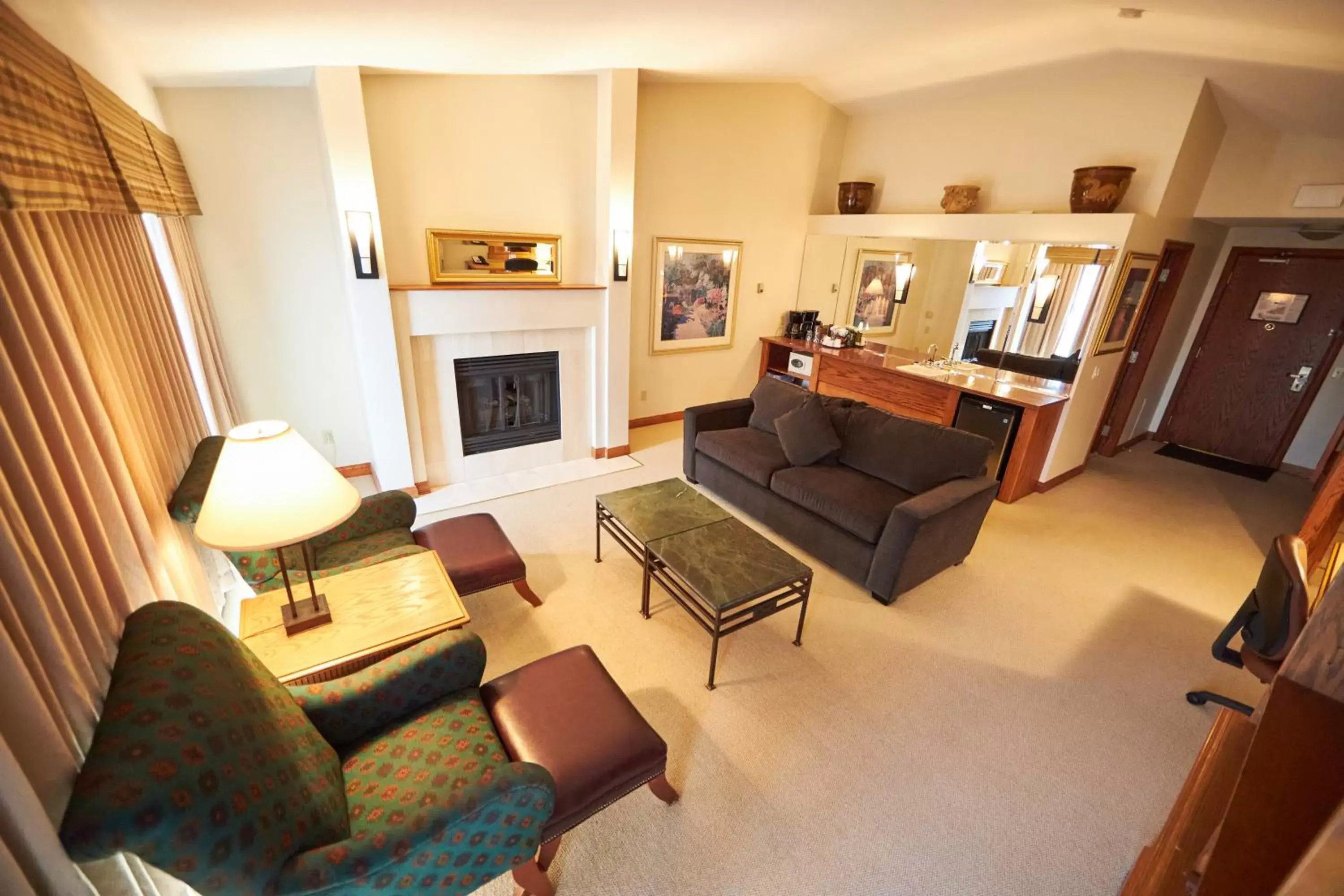 Living room, Seating Area in Jasper Inn & Suites by INNhotels