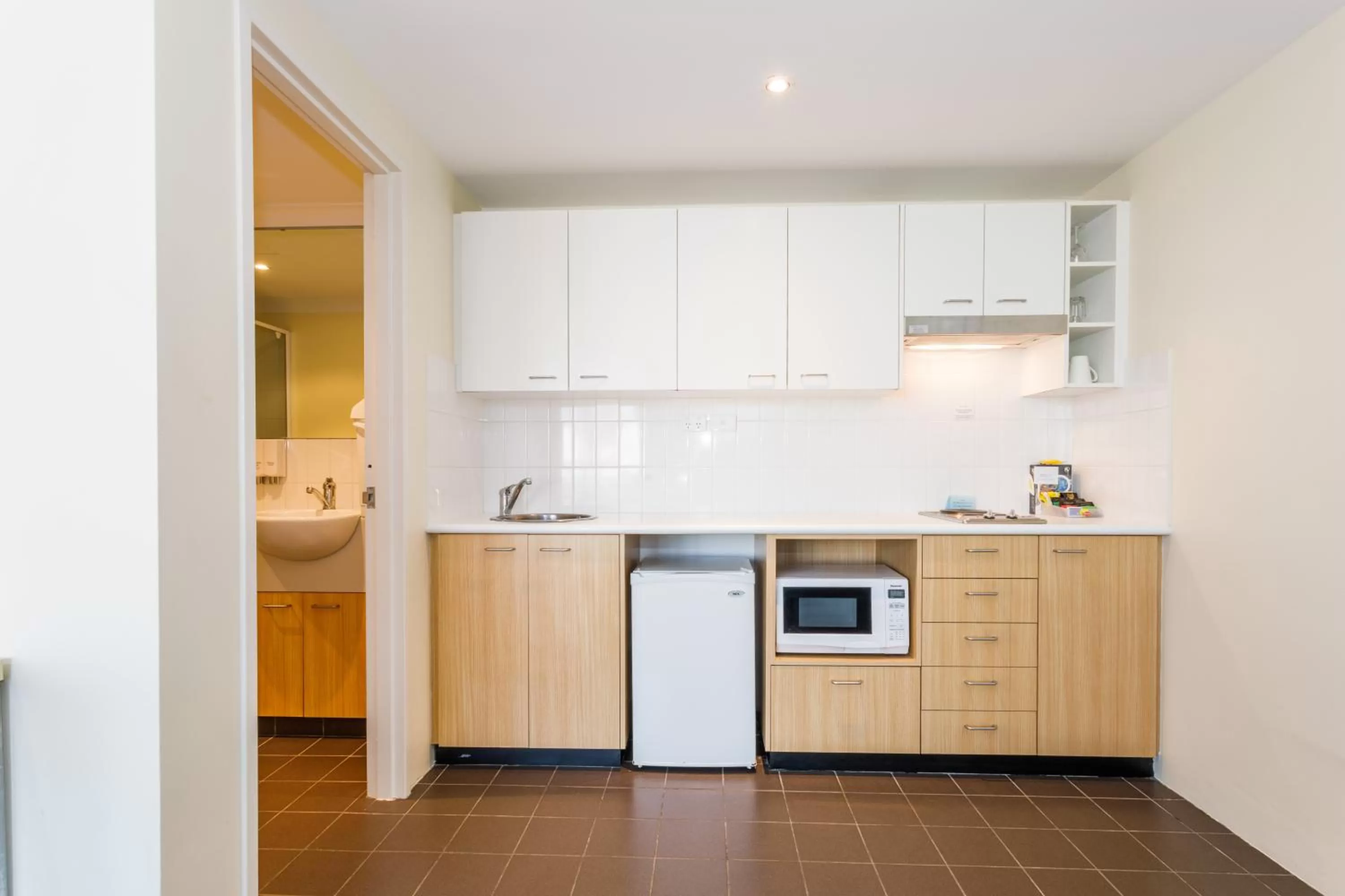 Kitchen or kitchenette in Perth Ascot Central Apartment Hotel Official