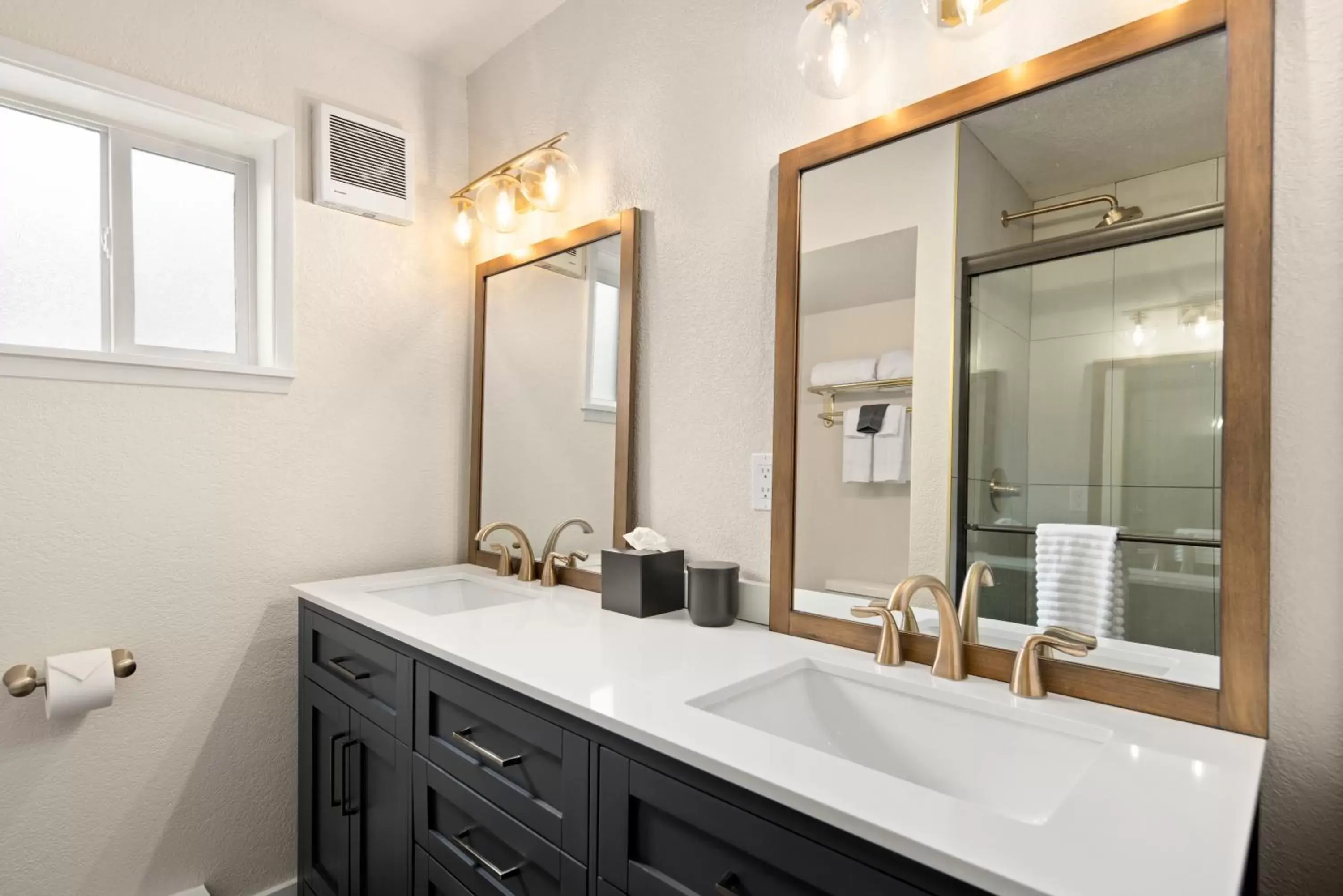 Bathroom in Hotel McCoy Pullman