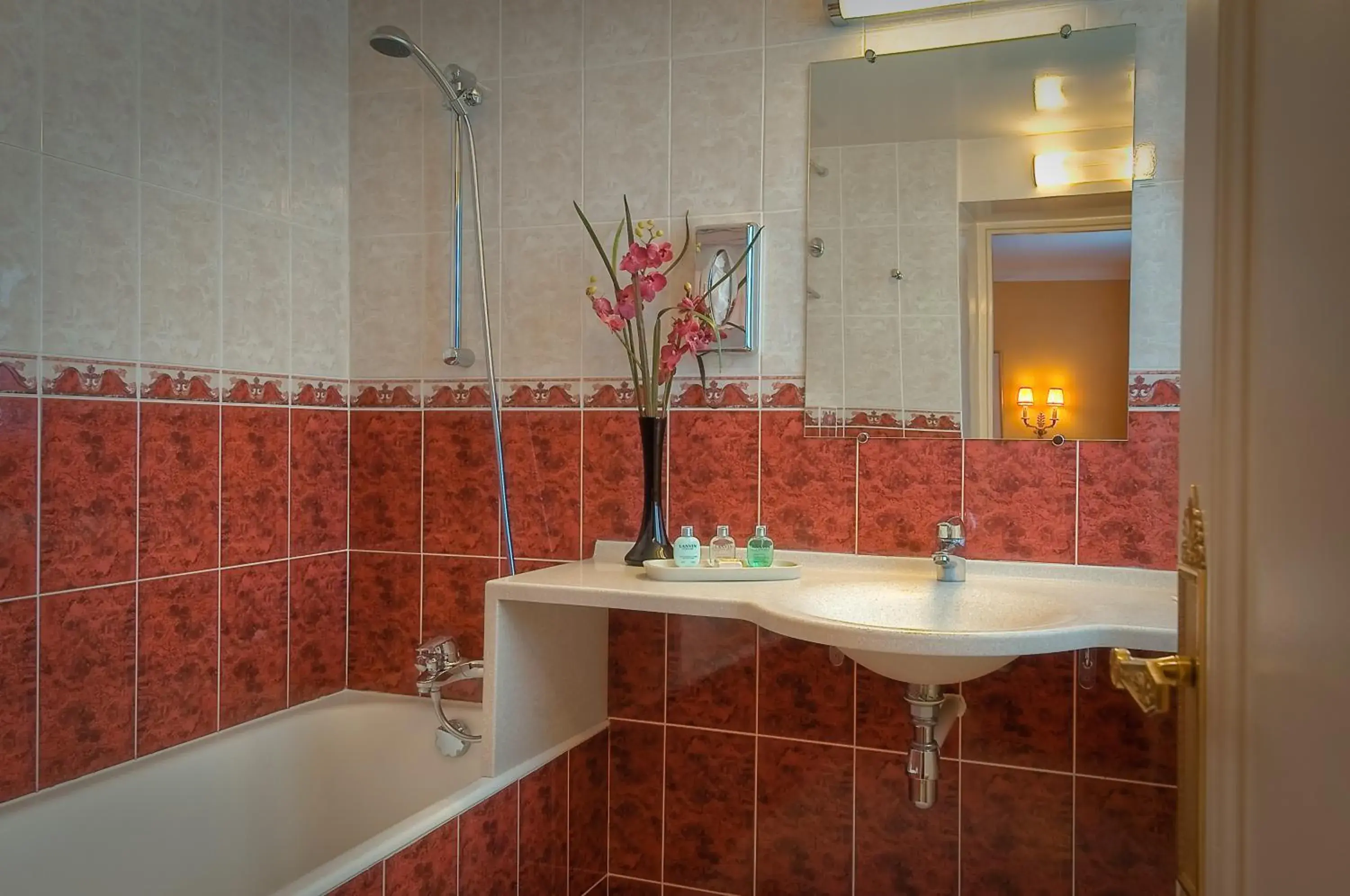 Bathroom in Hotel De Varenne