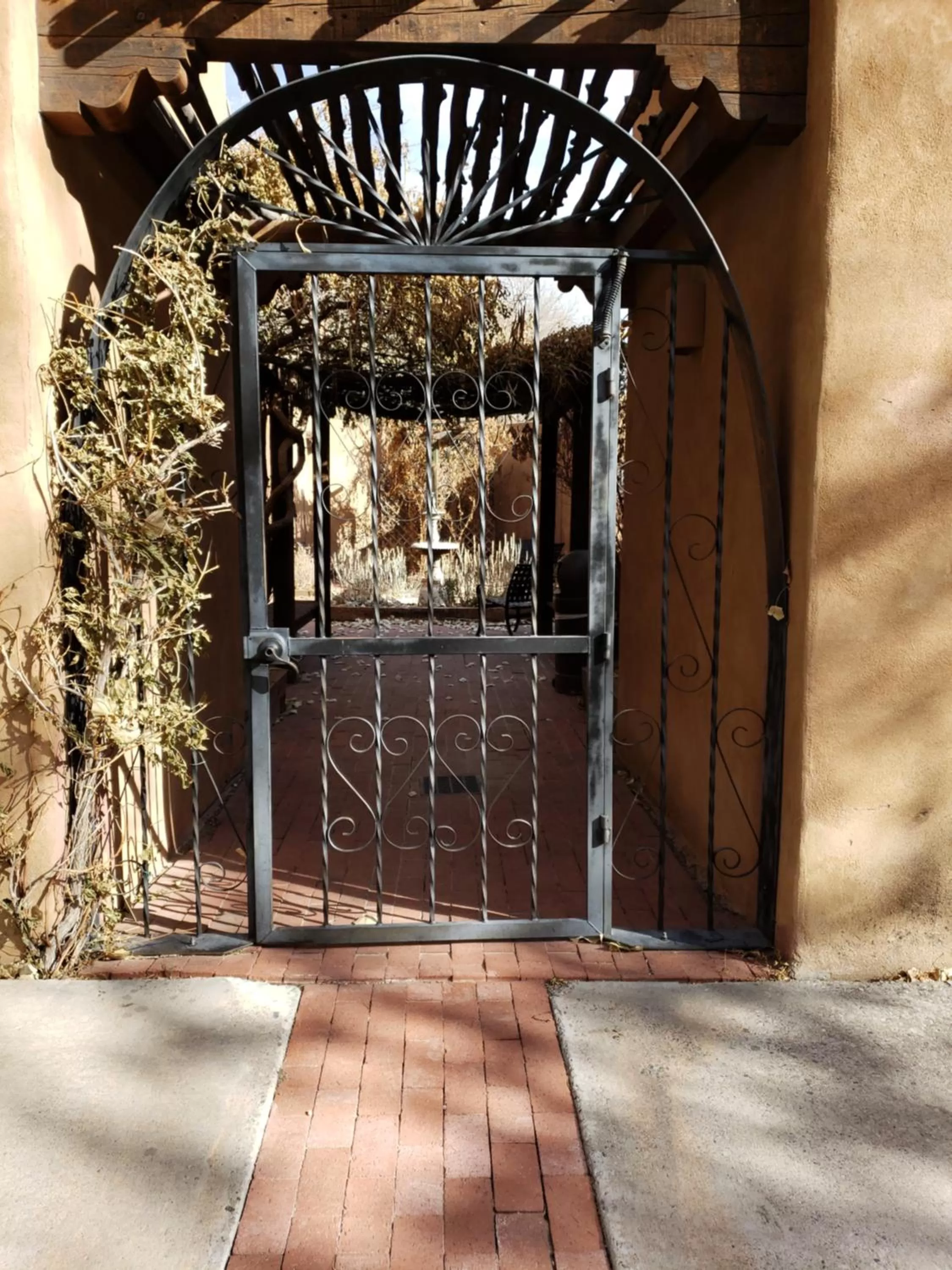 Facade/entrance in Abiquiu Inn