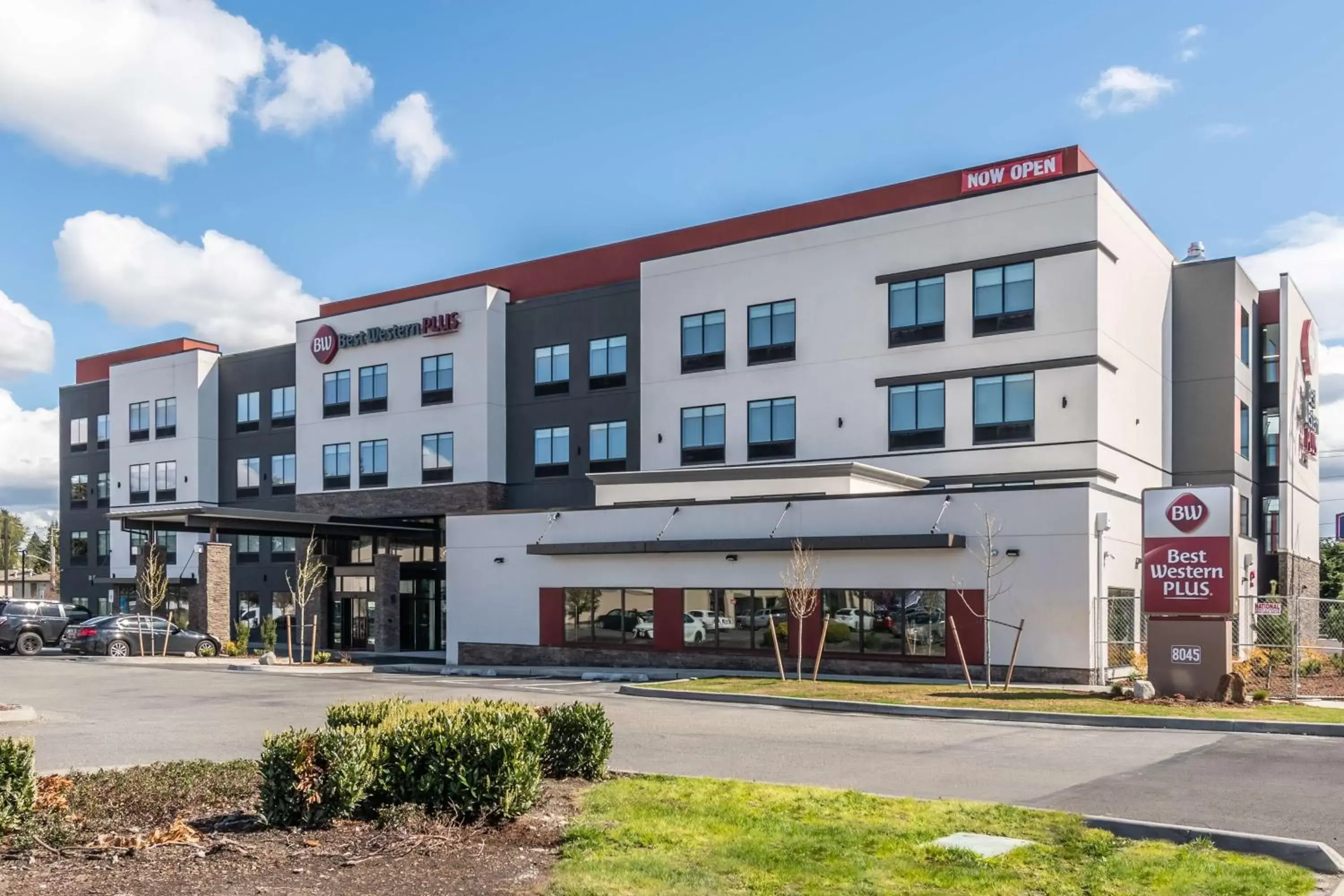 Property Building in Best Western Plus Tacoma Hotel