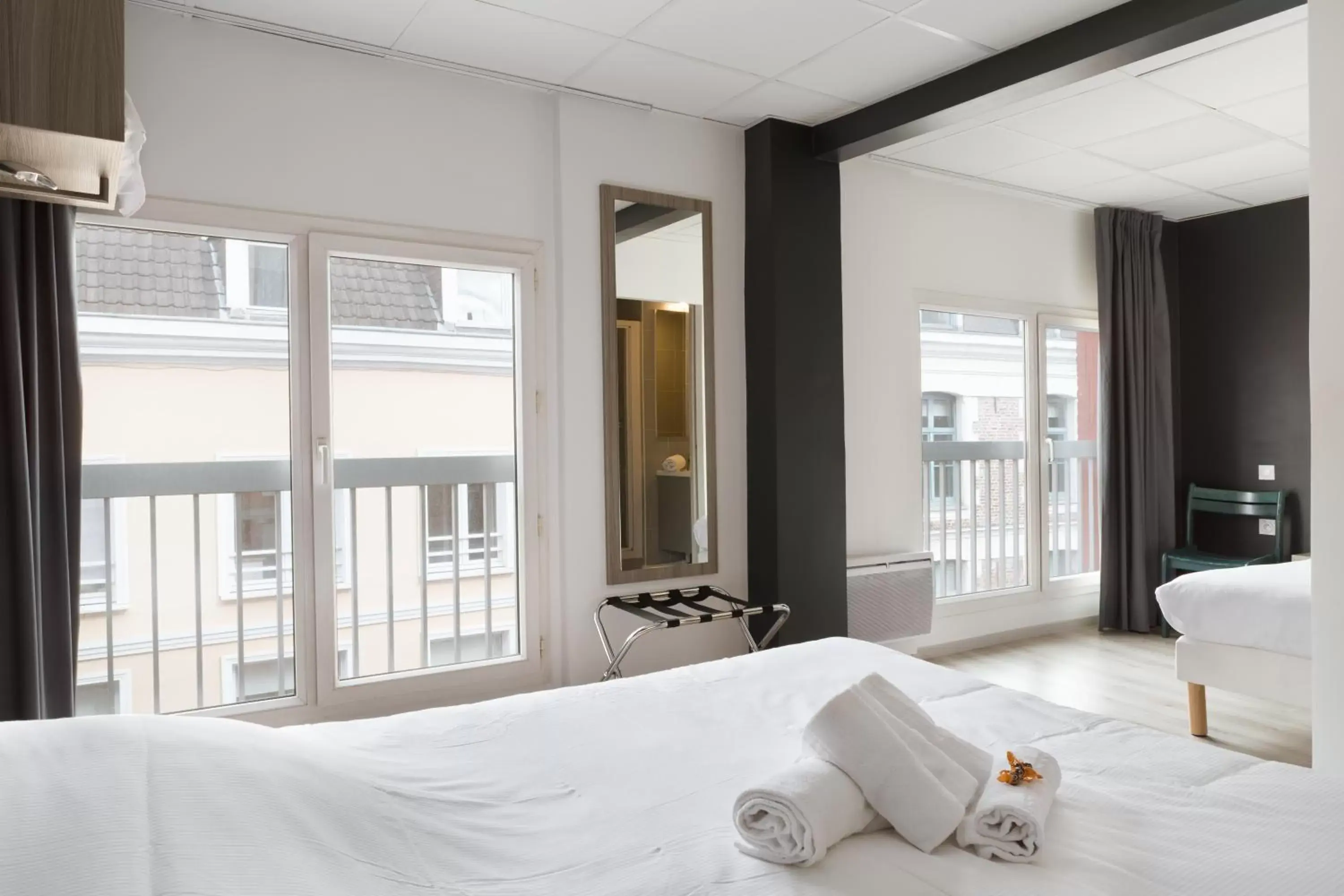 Nearby landmark, Bed in Lille City Hotel