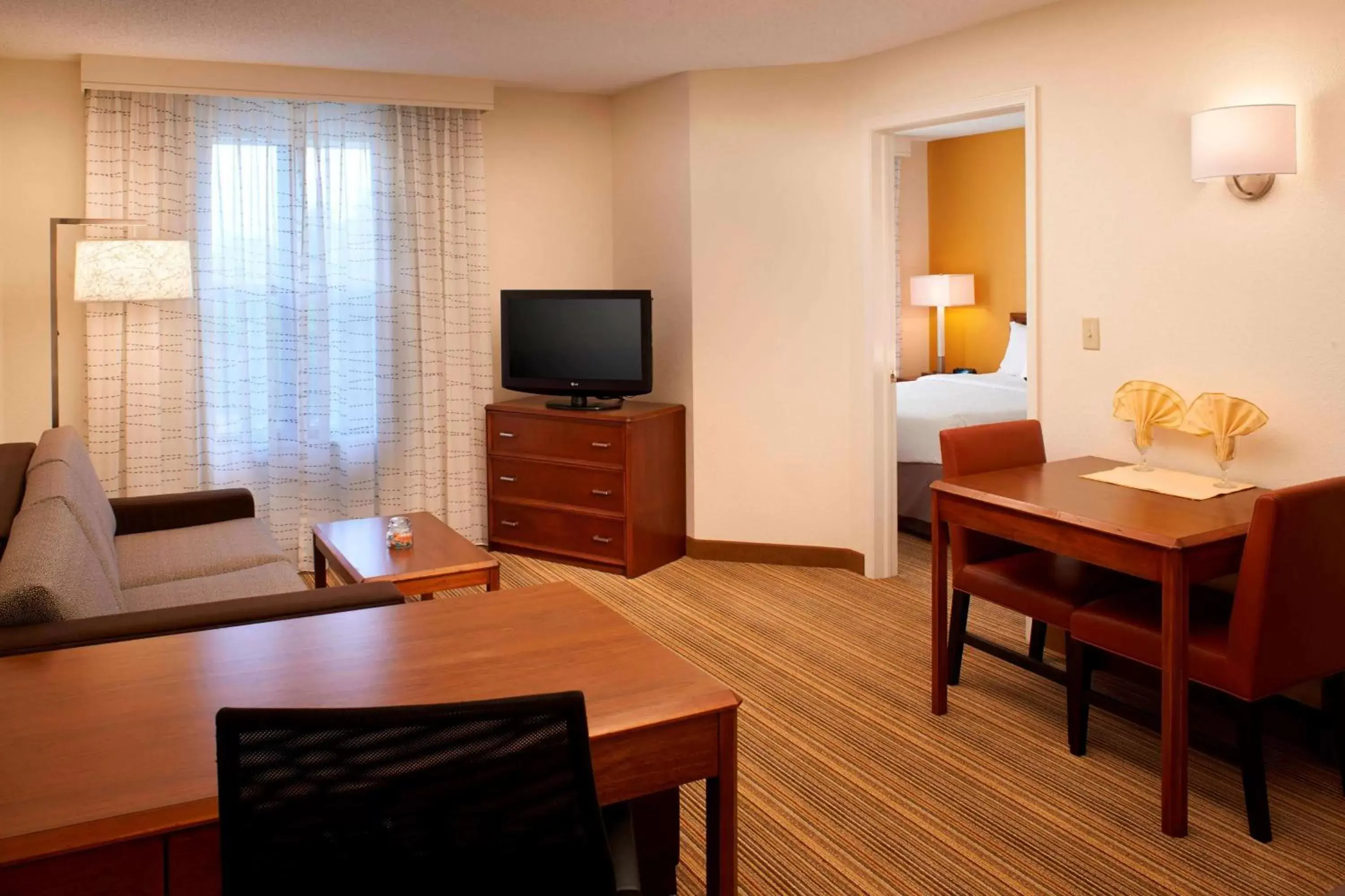 TV and multimedia, TV/Entertainment Center in Sonesta ES Suites Chicago Waukegan Gurnee