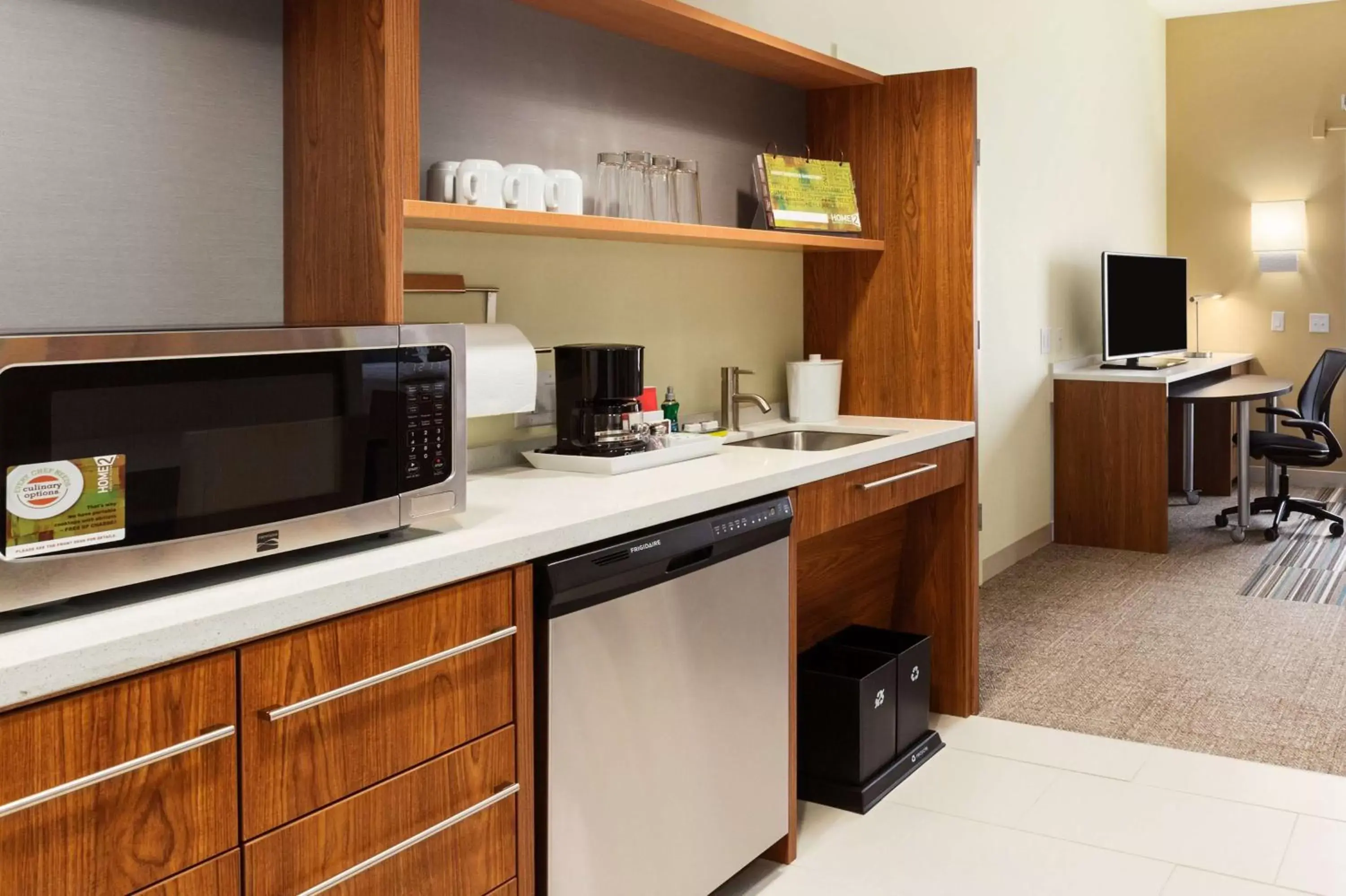 Bedroom, Kitchen/Kitchenette in Home2 Suites By Hilton Omaha West