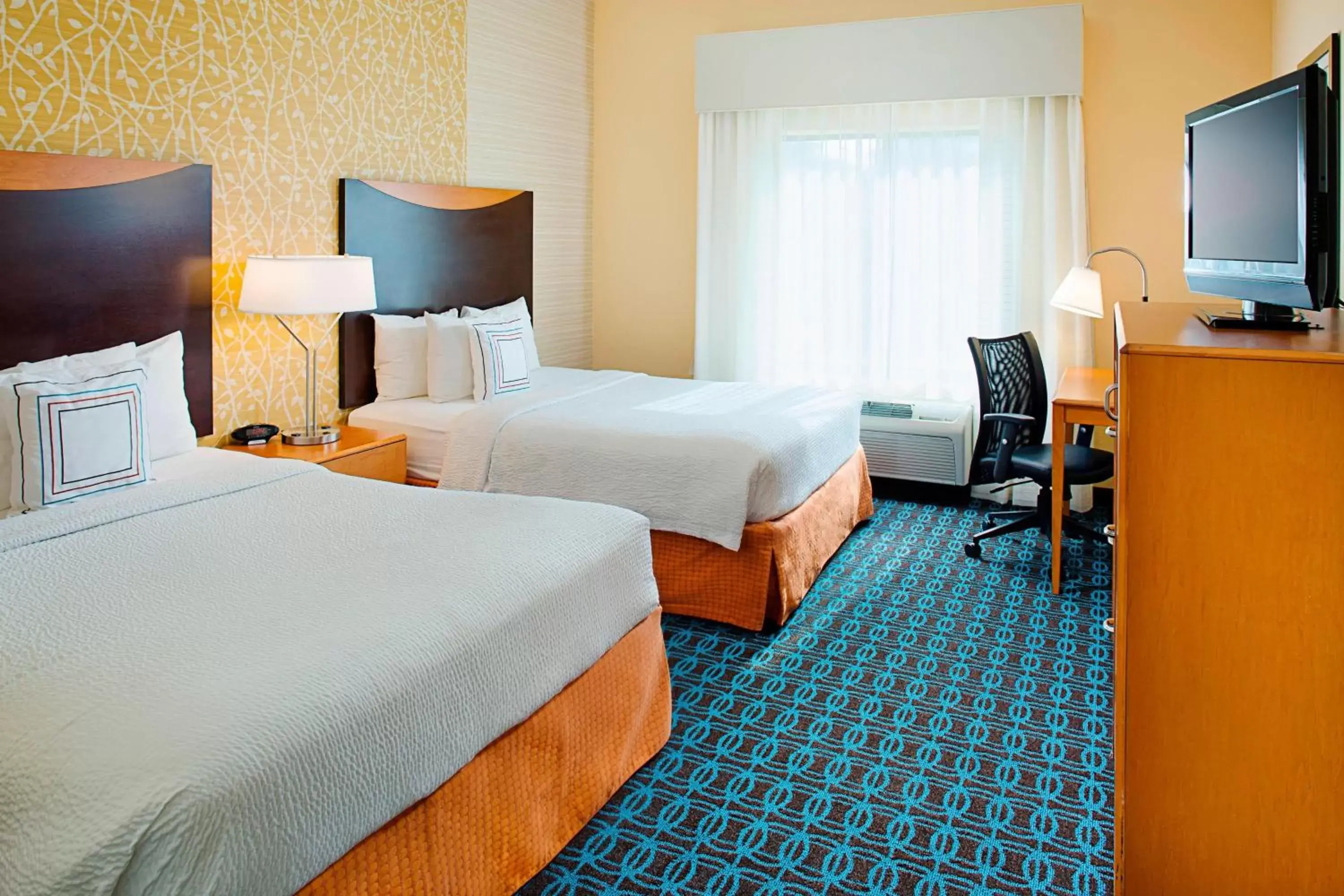 Photo of the whole room, Bed in Fairfield Inn & Suites by Marriott San Antonio SeaWorld / Westover Hills