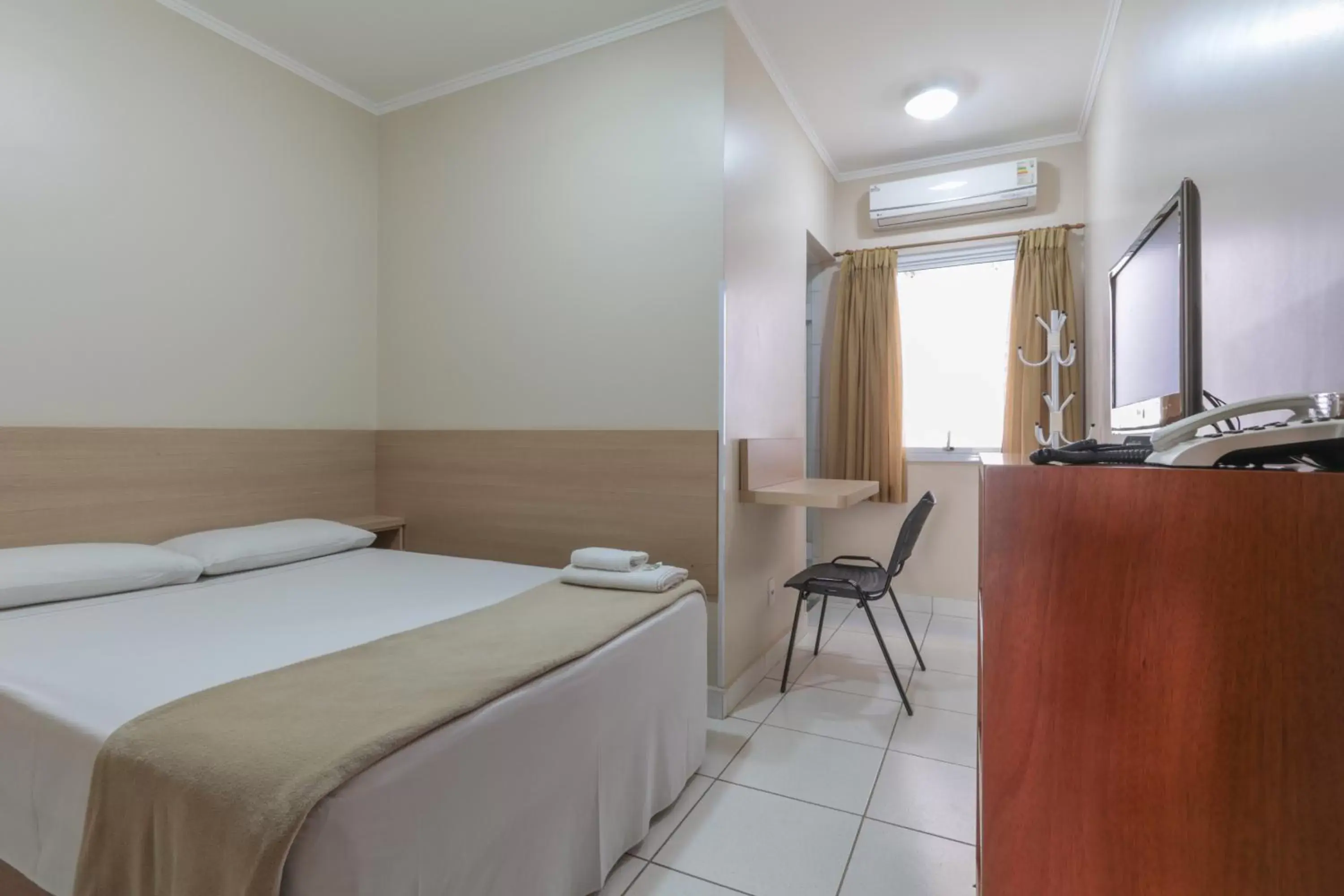 Standard Twin Room - single occupancy in Hotel Copacabana Piracicaba Standard Twin Room - single occupancy in Hotel Copacabana Piracicaba