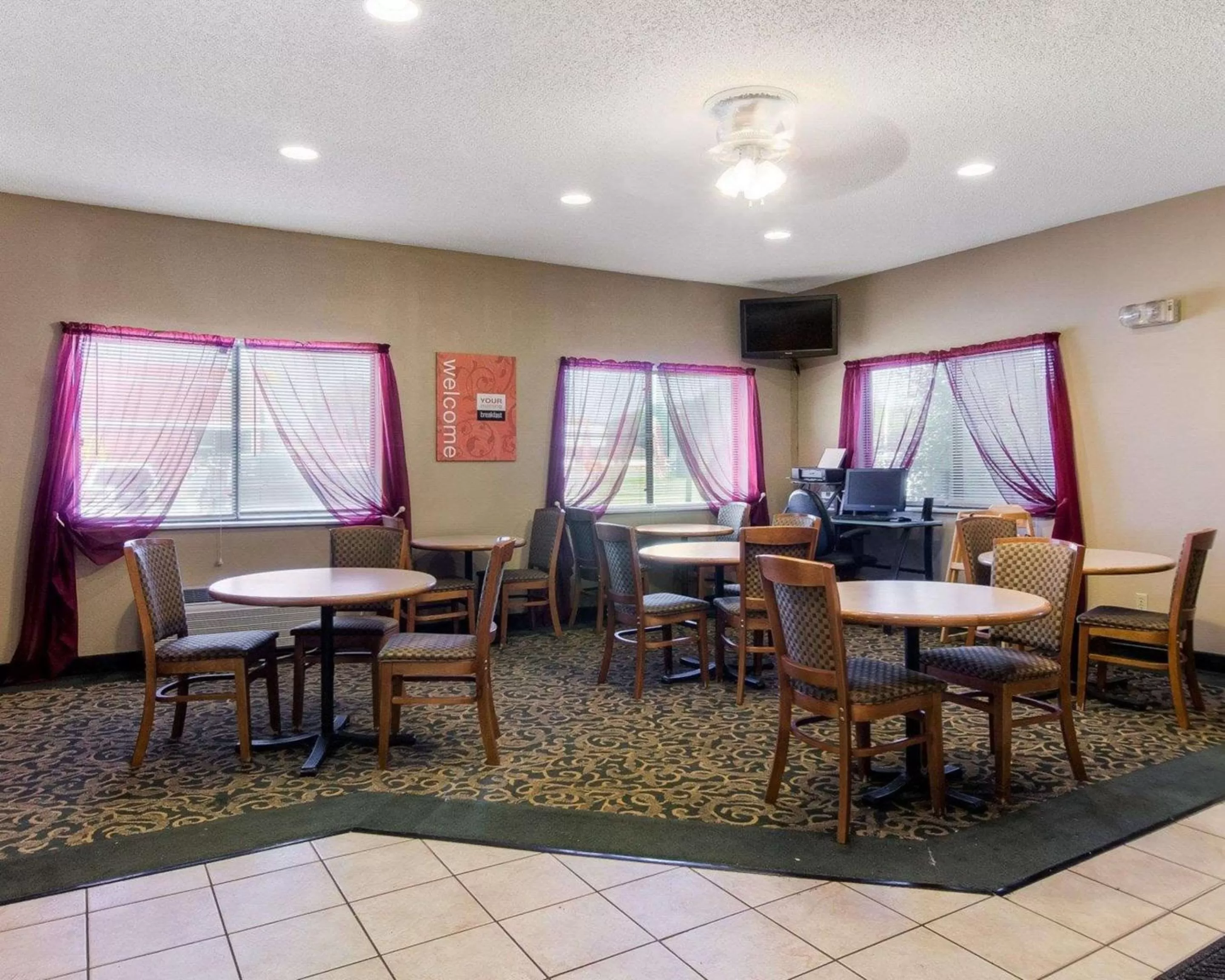 Restaurant/places to eat in Comfort Inn