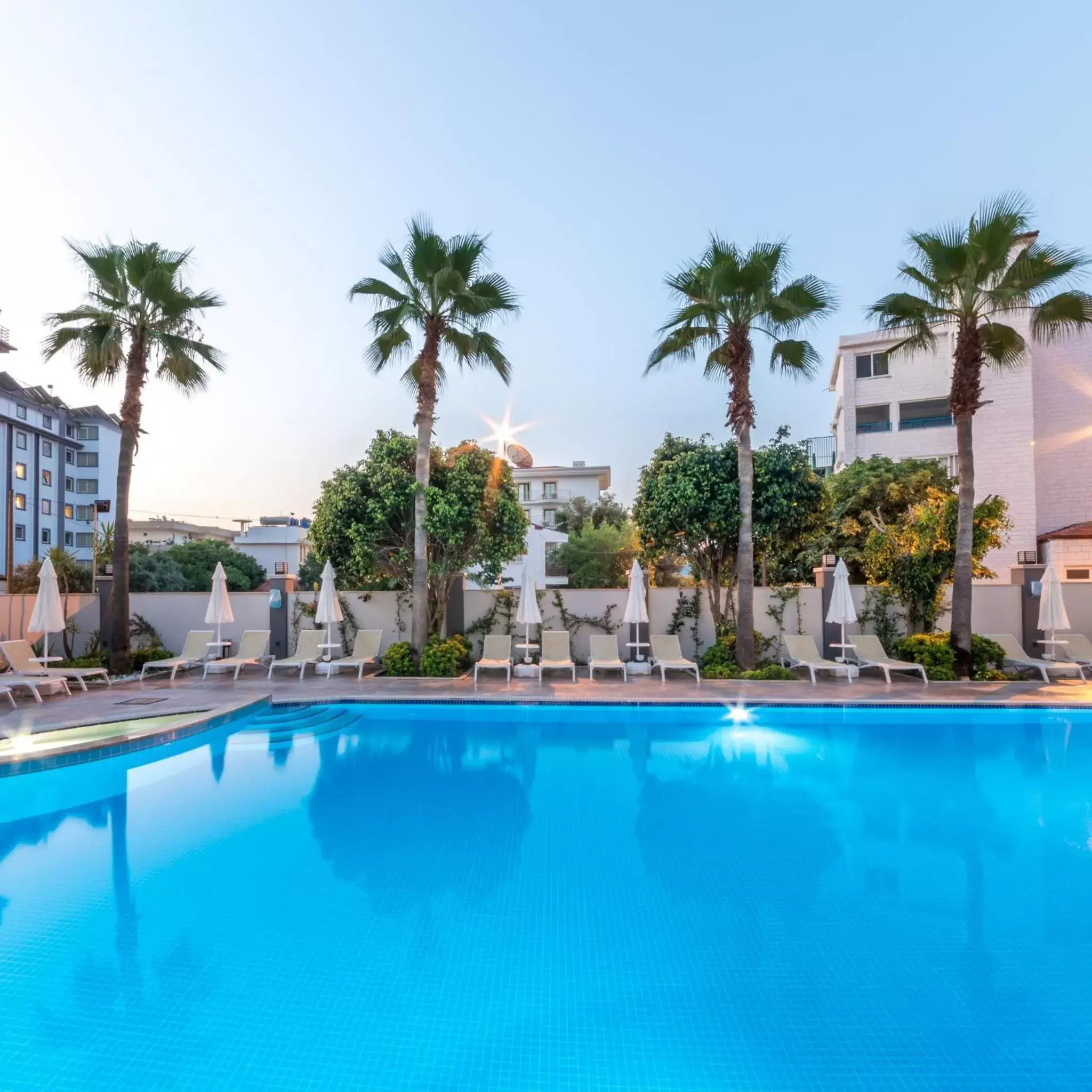 Garden, Swimming Pool in Motto Premium Hotel&Spa