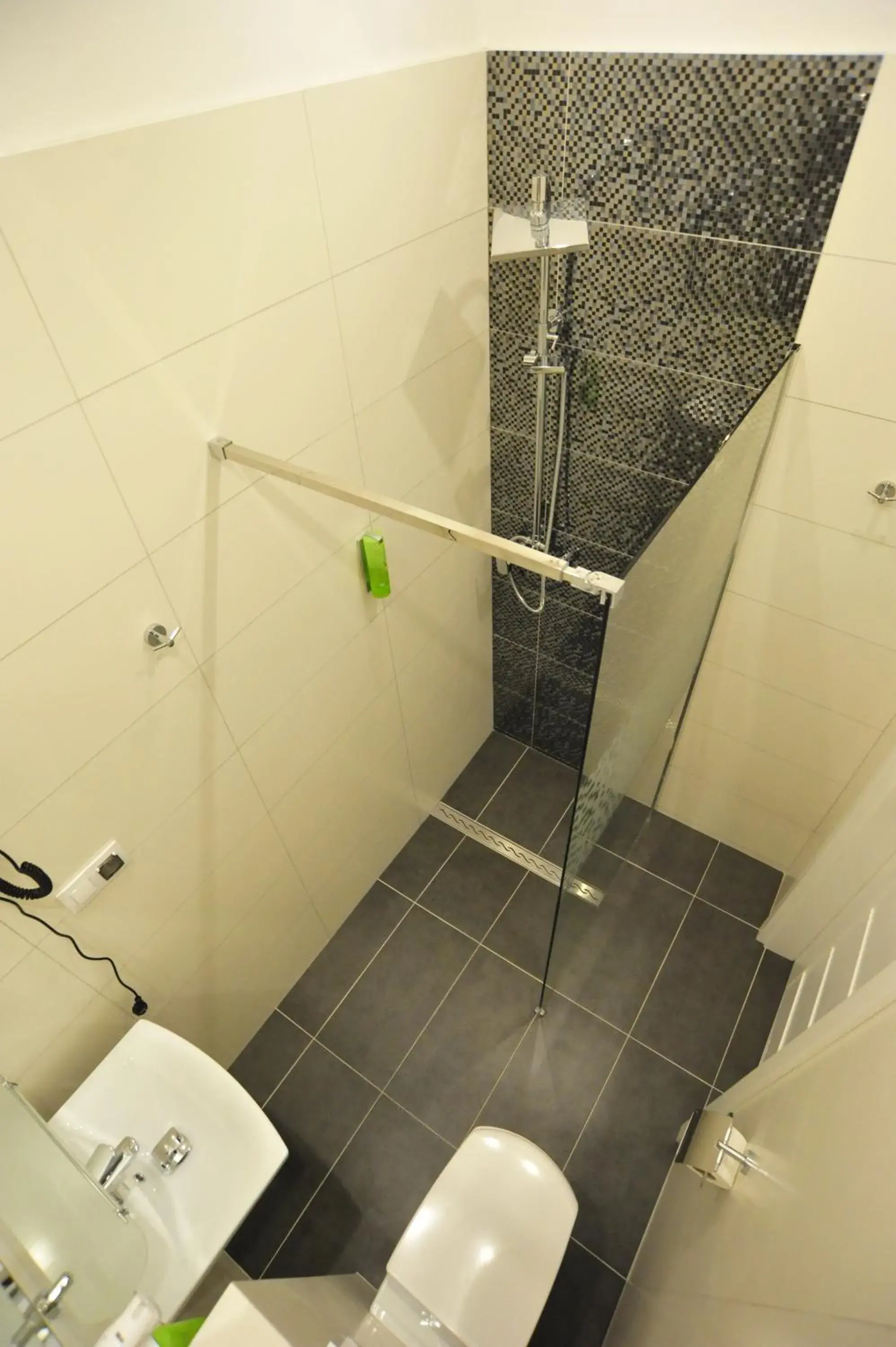 Shower, Bathroom in Kosmopolita Rooms & Apartments