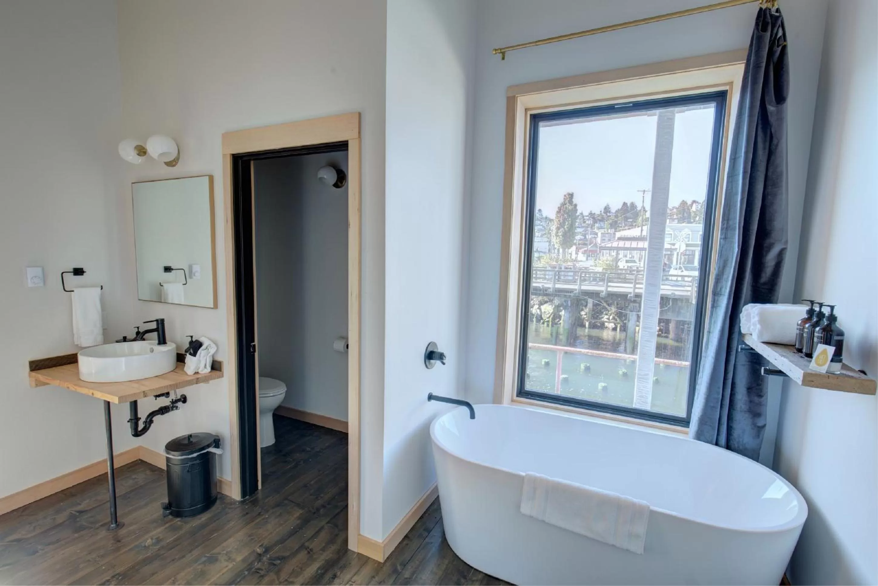 Bathroom in Bowline Hotel