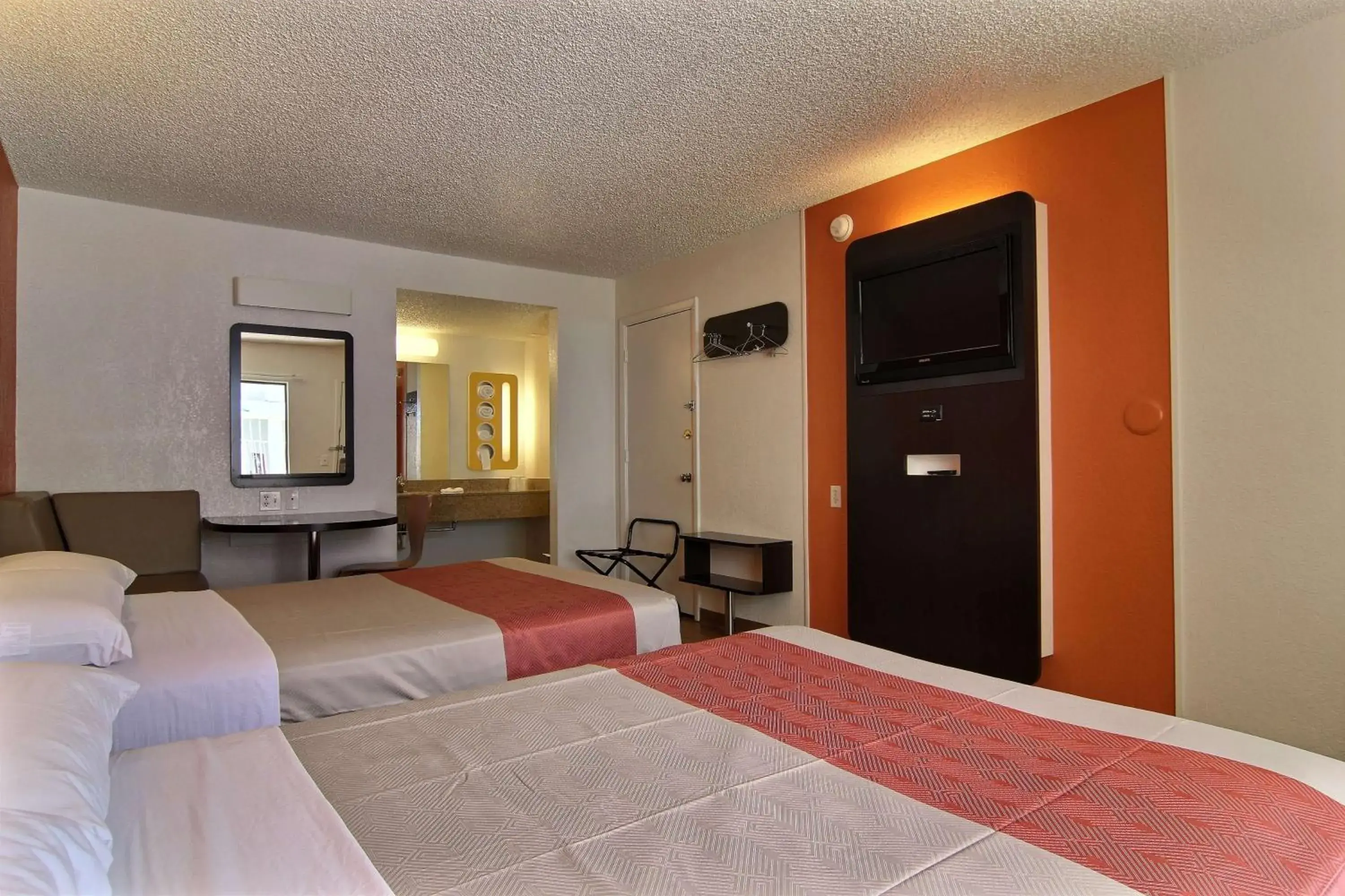 TV and multimedia, Room Photo in Motel 6-Albuquerque, NM - Coors Road