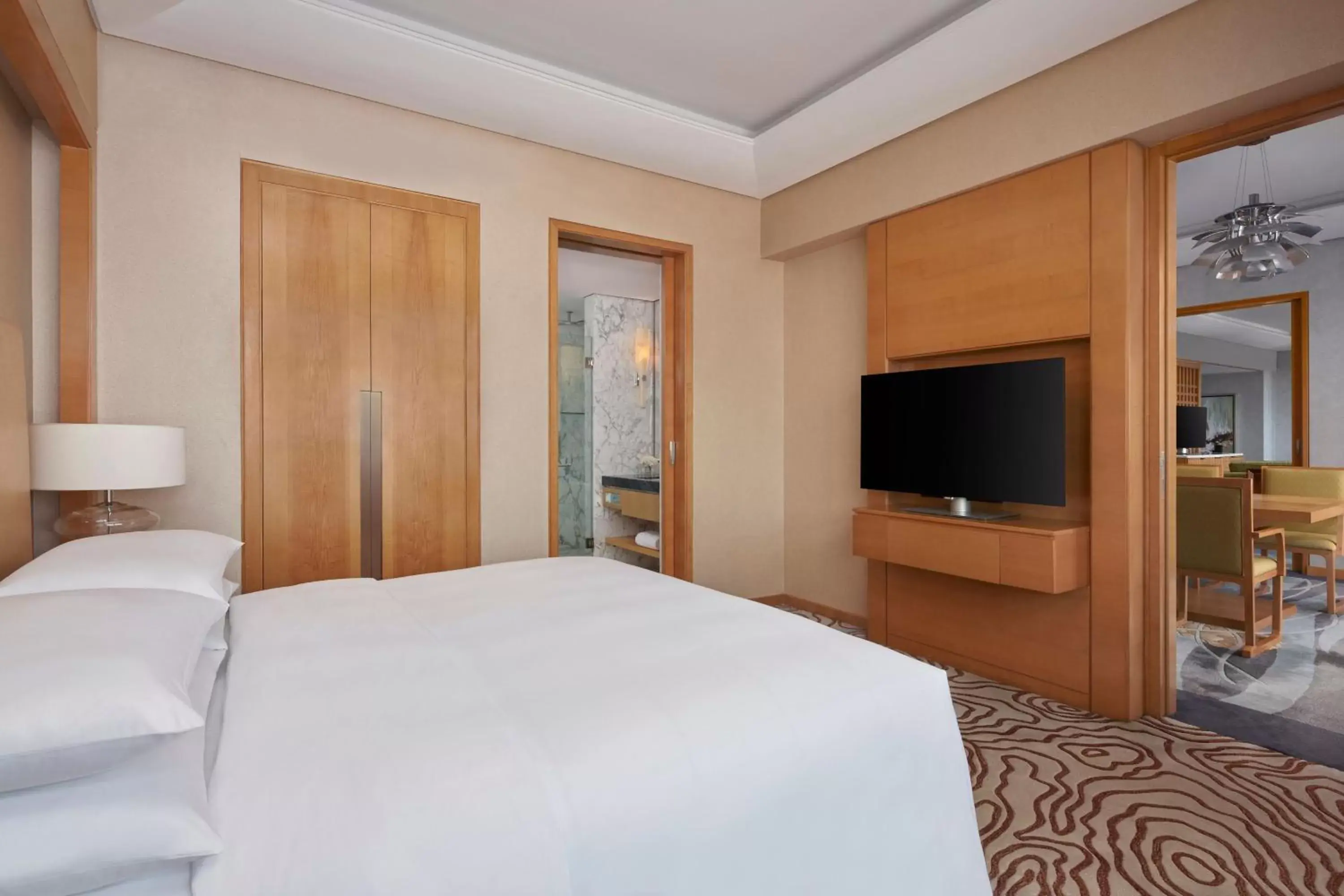 Bedroom, Bed in Ningbo Marriott Hotel