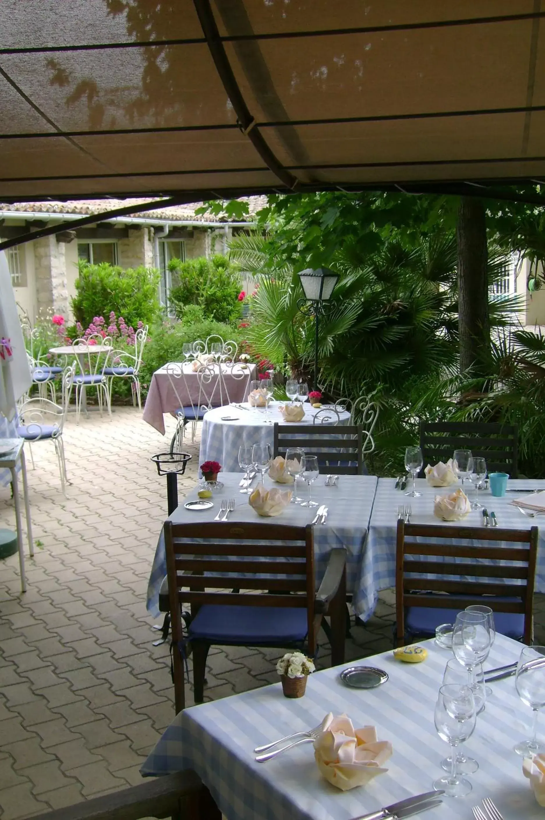 Balcony/Terrace, Restaurant/Places to Eat in Logis Auberge De Tavel