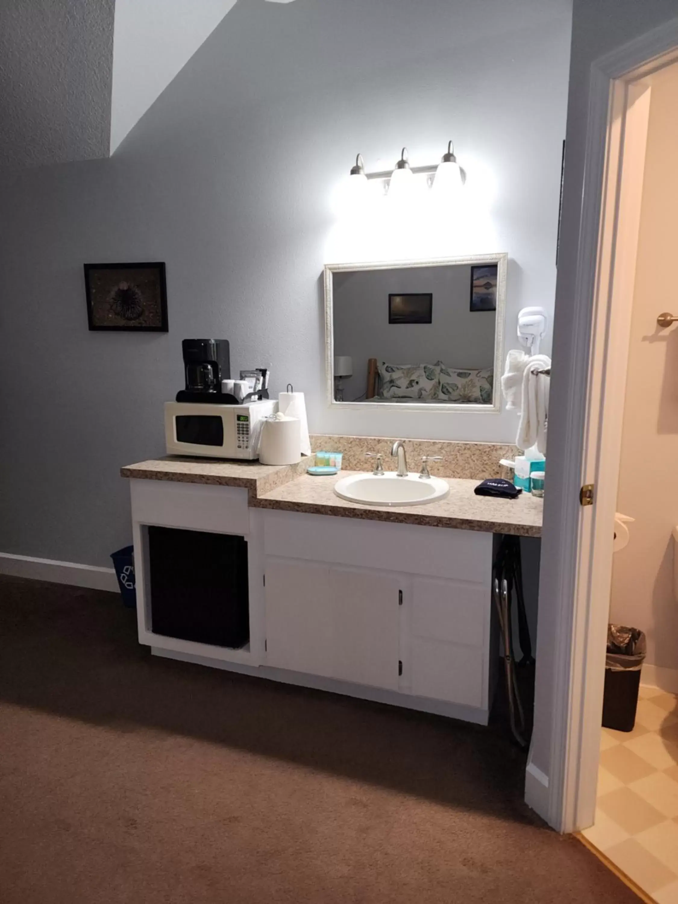 Kitchen/Kitchenette in Inn at Arch Rock