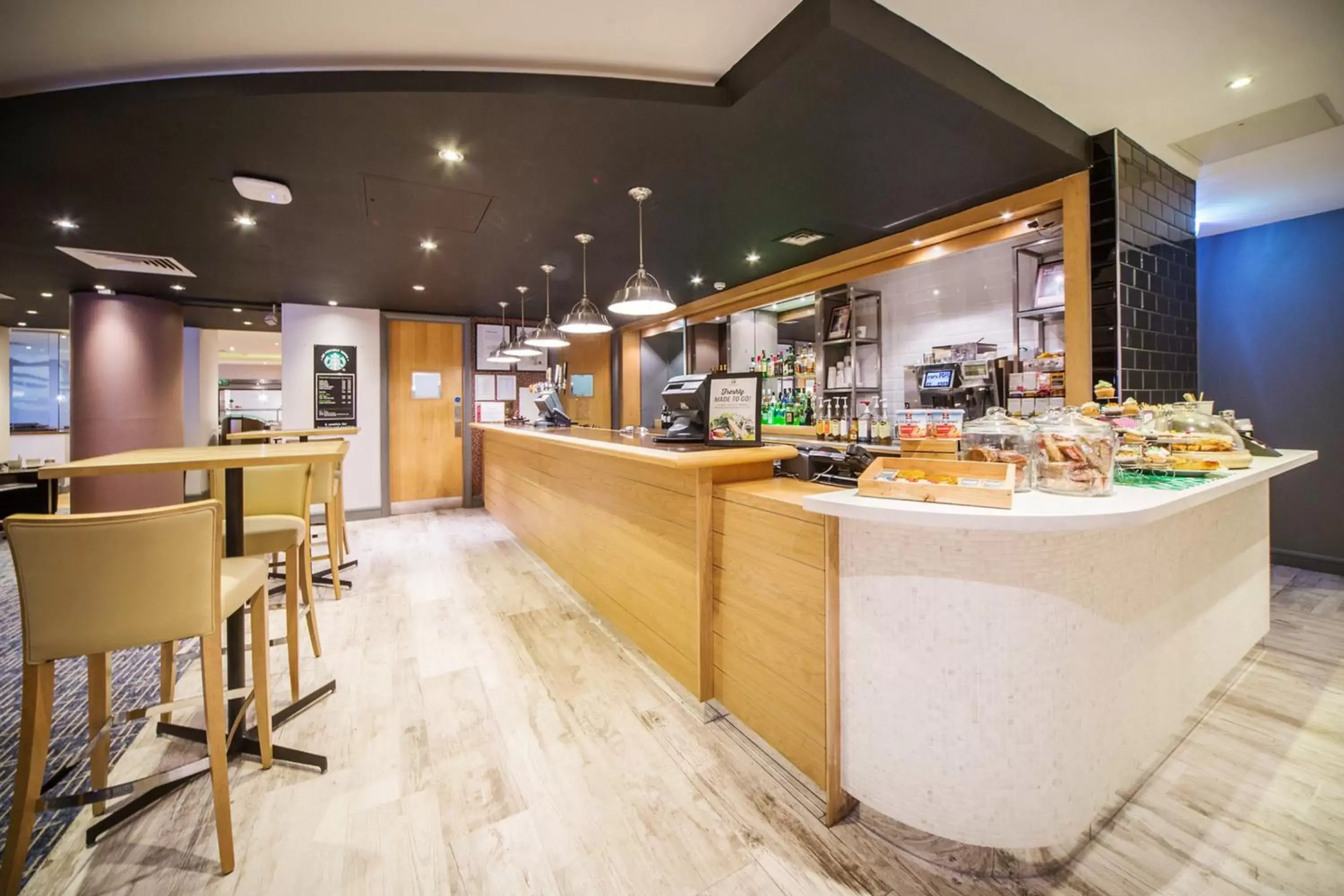 Restaurant/places to eat in Holiday Inn High Wycombe M40, Jct.4, an IHG Hotel