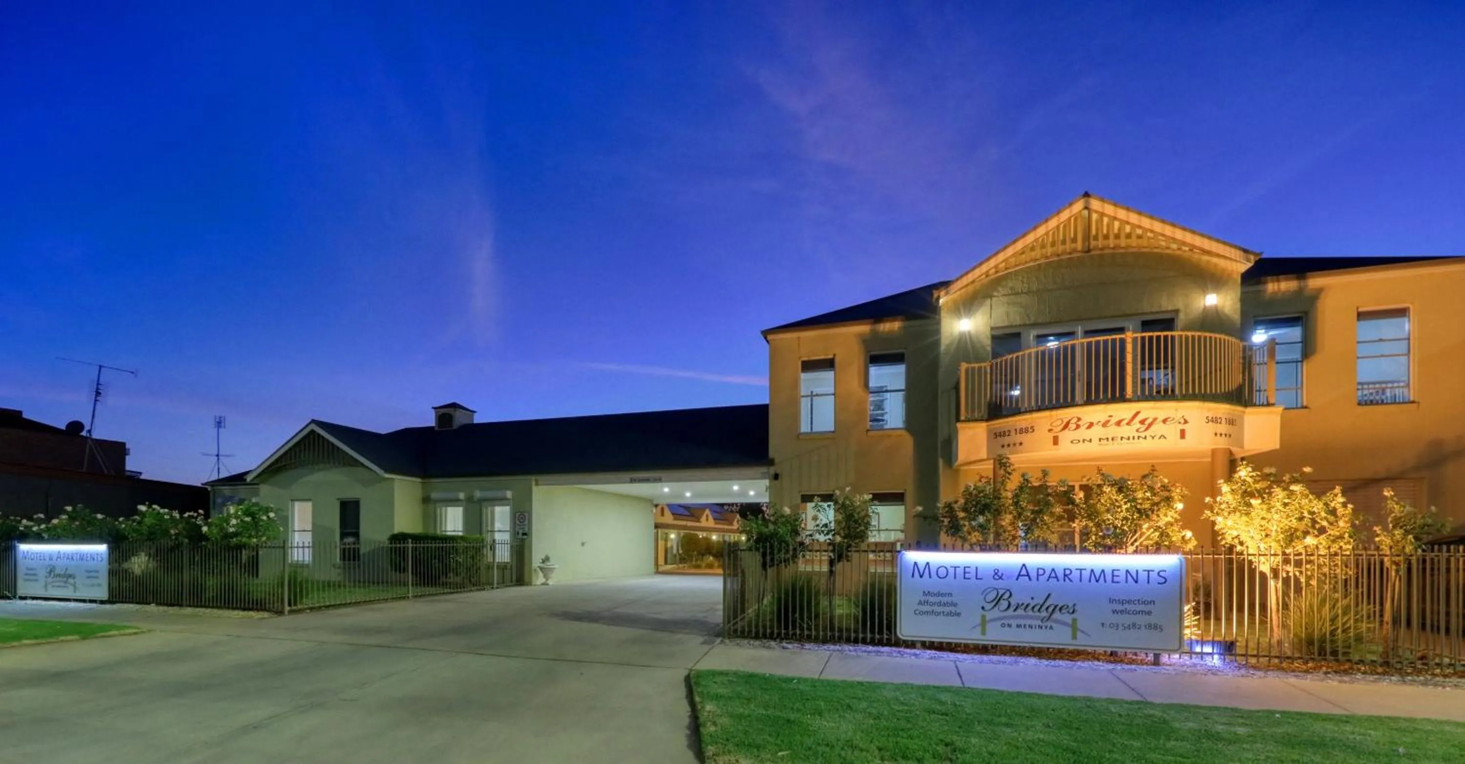 Facade/entrance in Bridges on Meninya Motel & Apartments