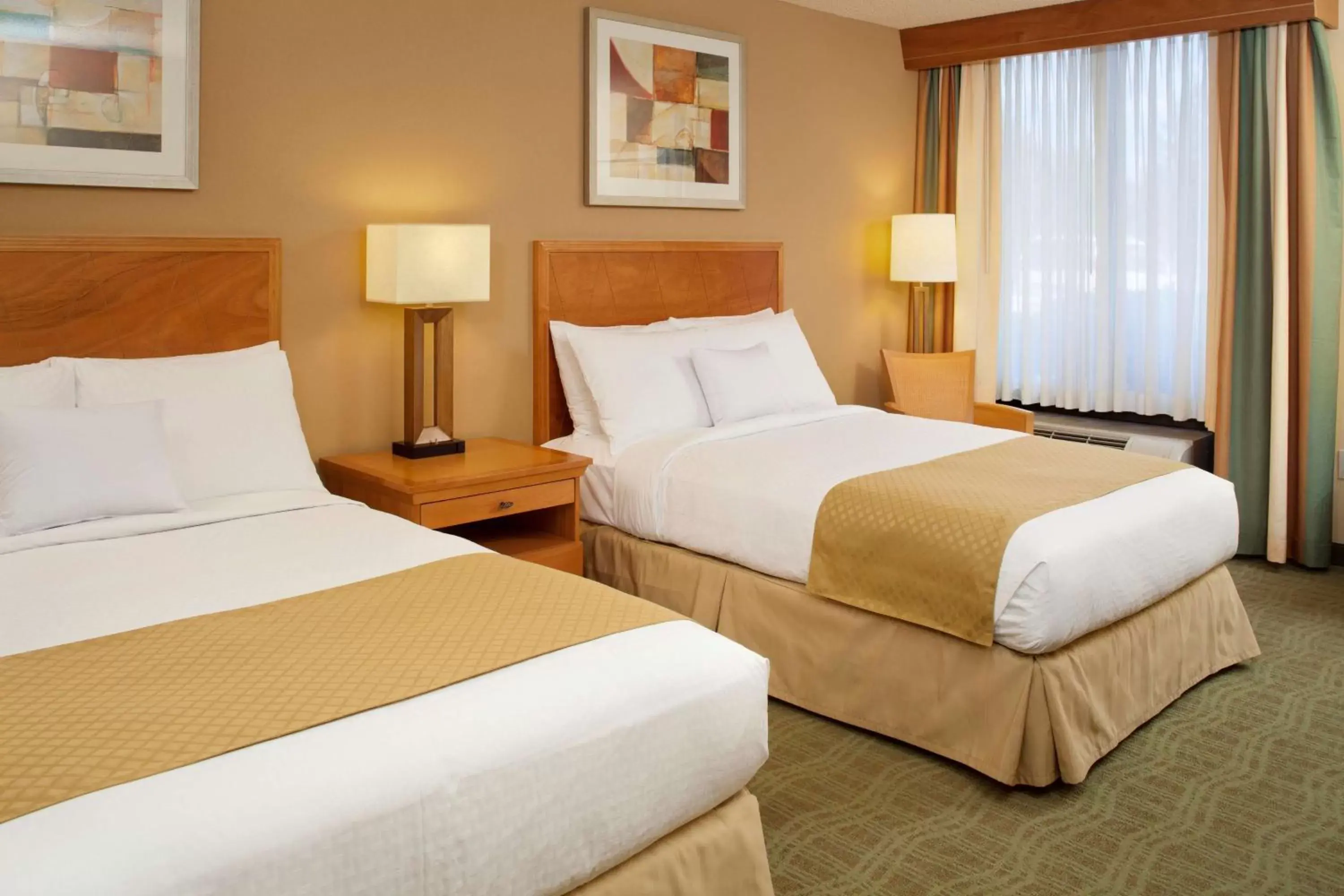 Bed in DoubleTree by Hilton Columbus/Worthington