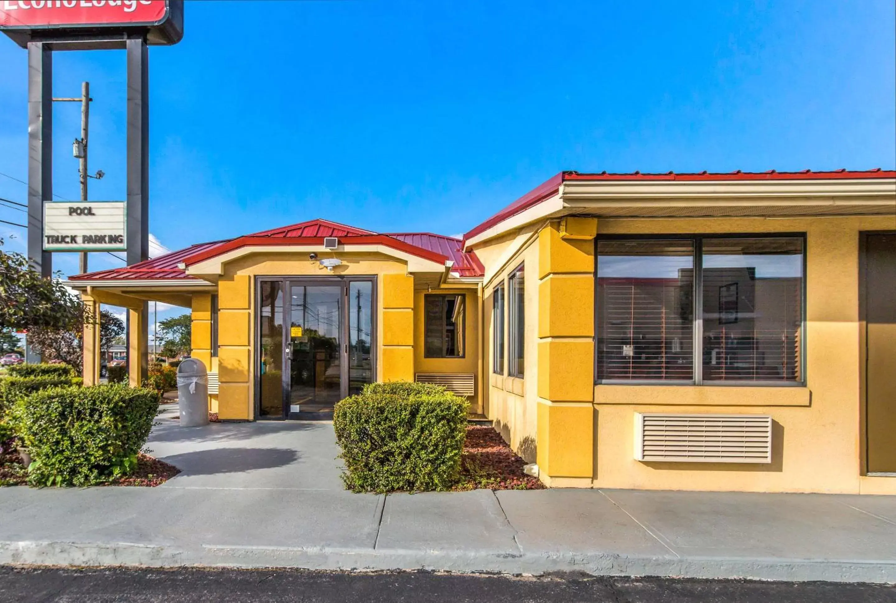 Property building in Econo Lodge Norwalk