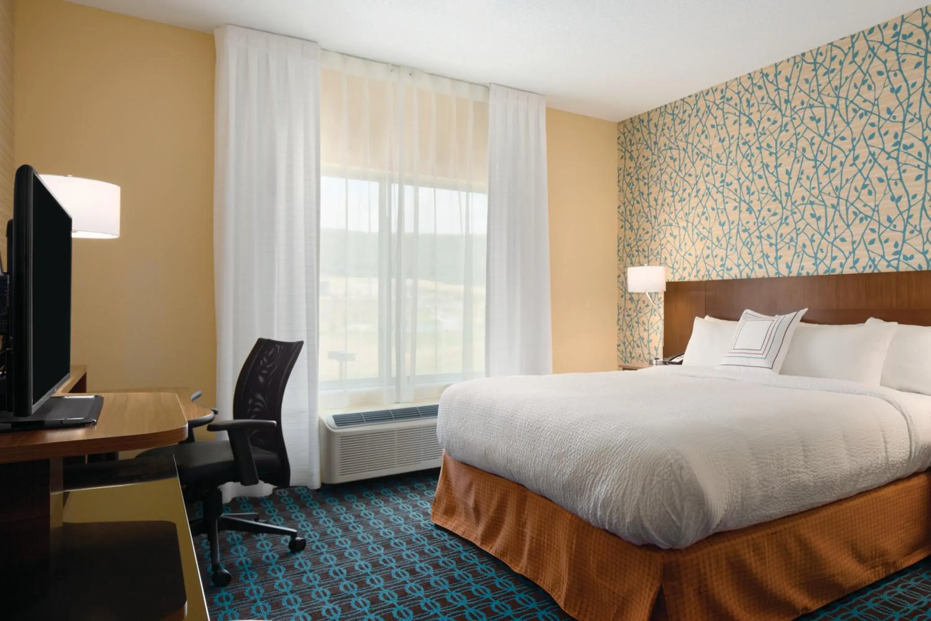 Bed in Fairfield Inn & Suites by Marriott Bristol