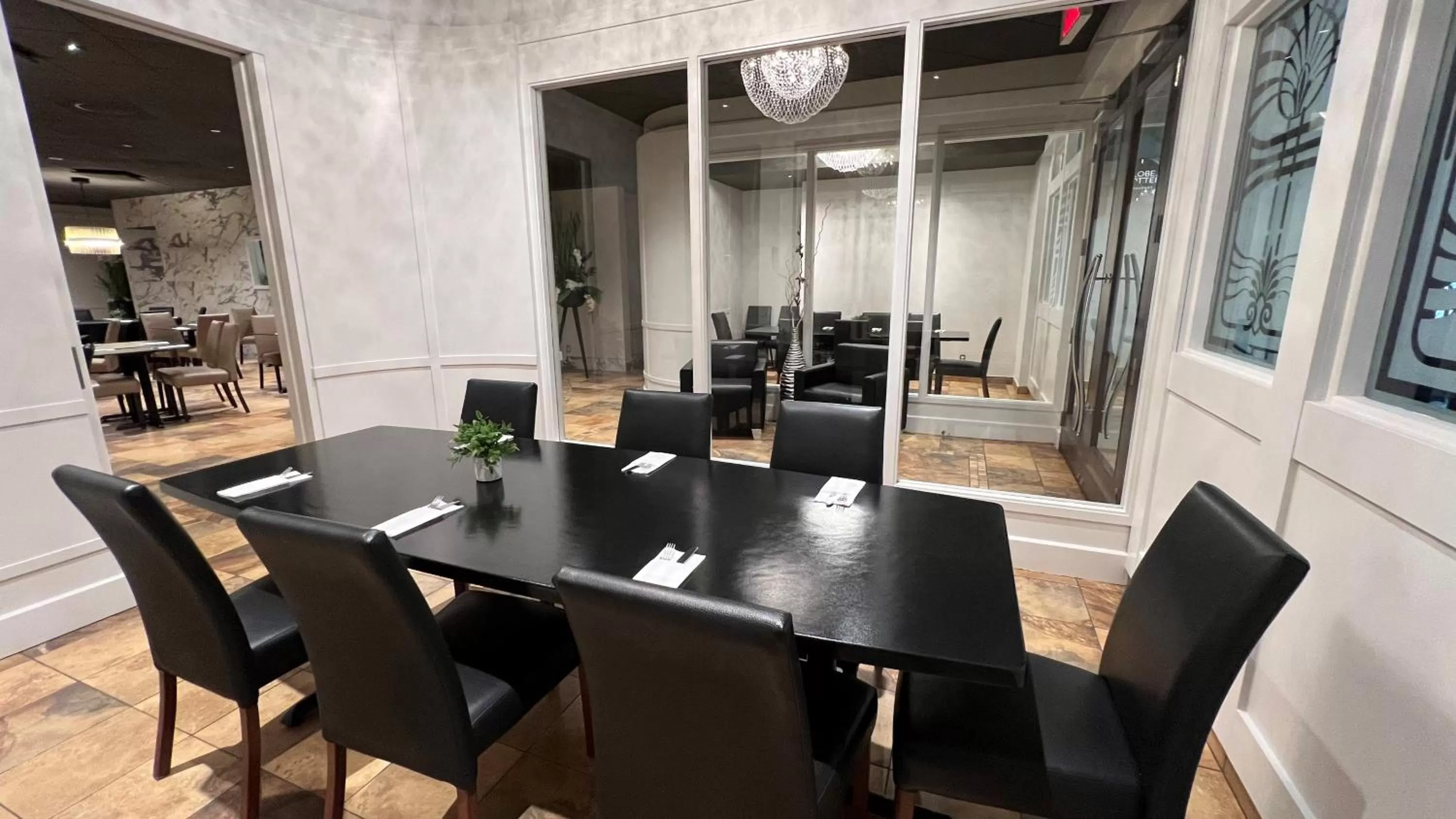 Restaurant/places to eat in Hotel & Suites Le Dauphin Drummondville