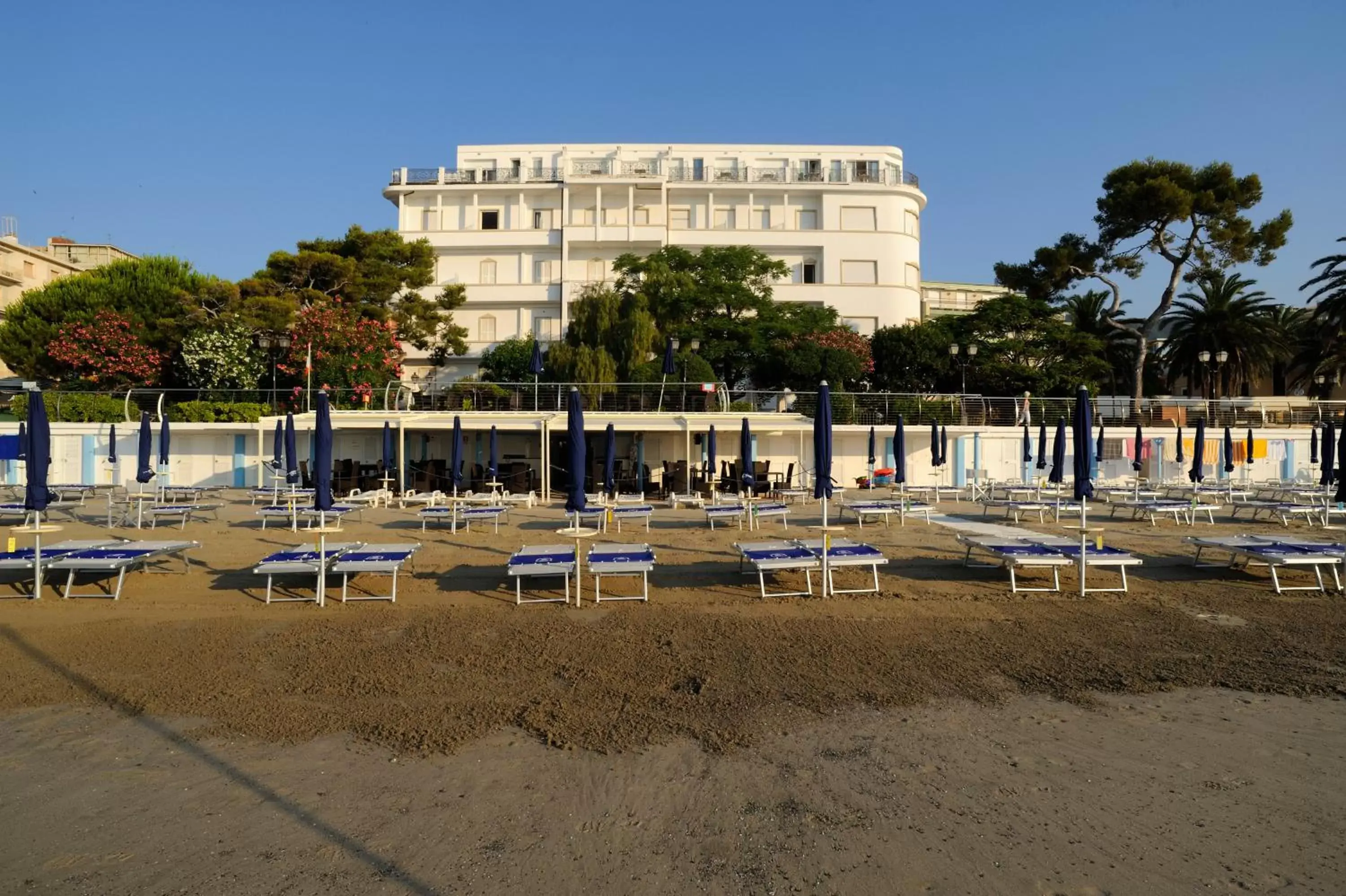 Property Building in Grand Hotel Mediterranee