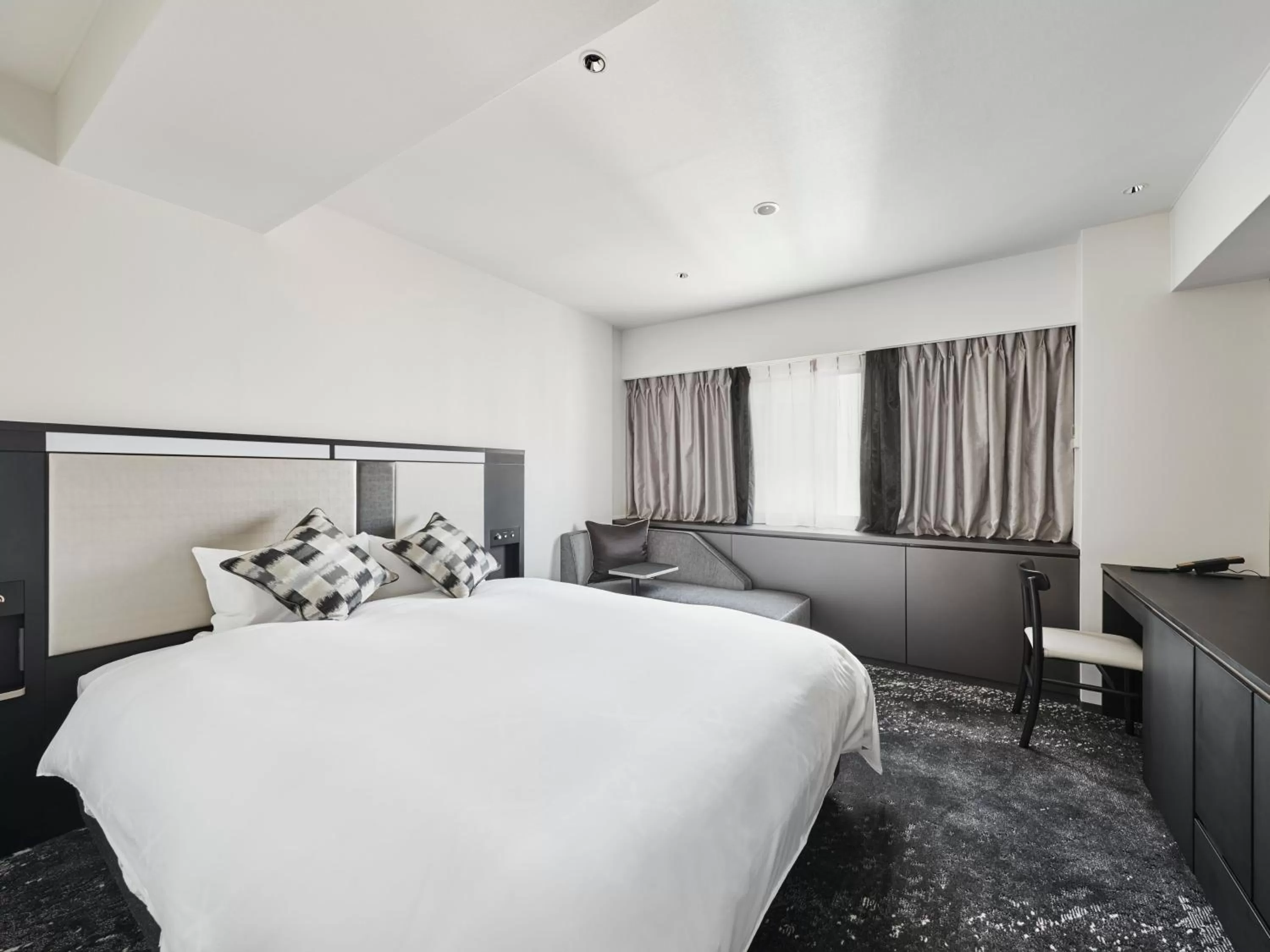 View (from property/room), Bed in Cross Hotel Osaka