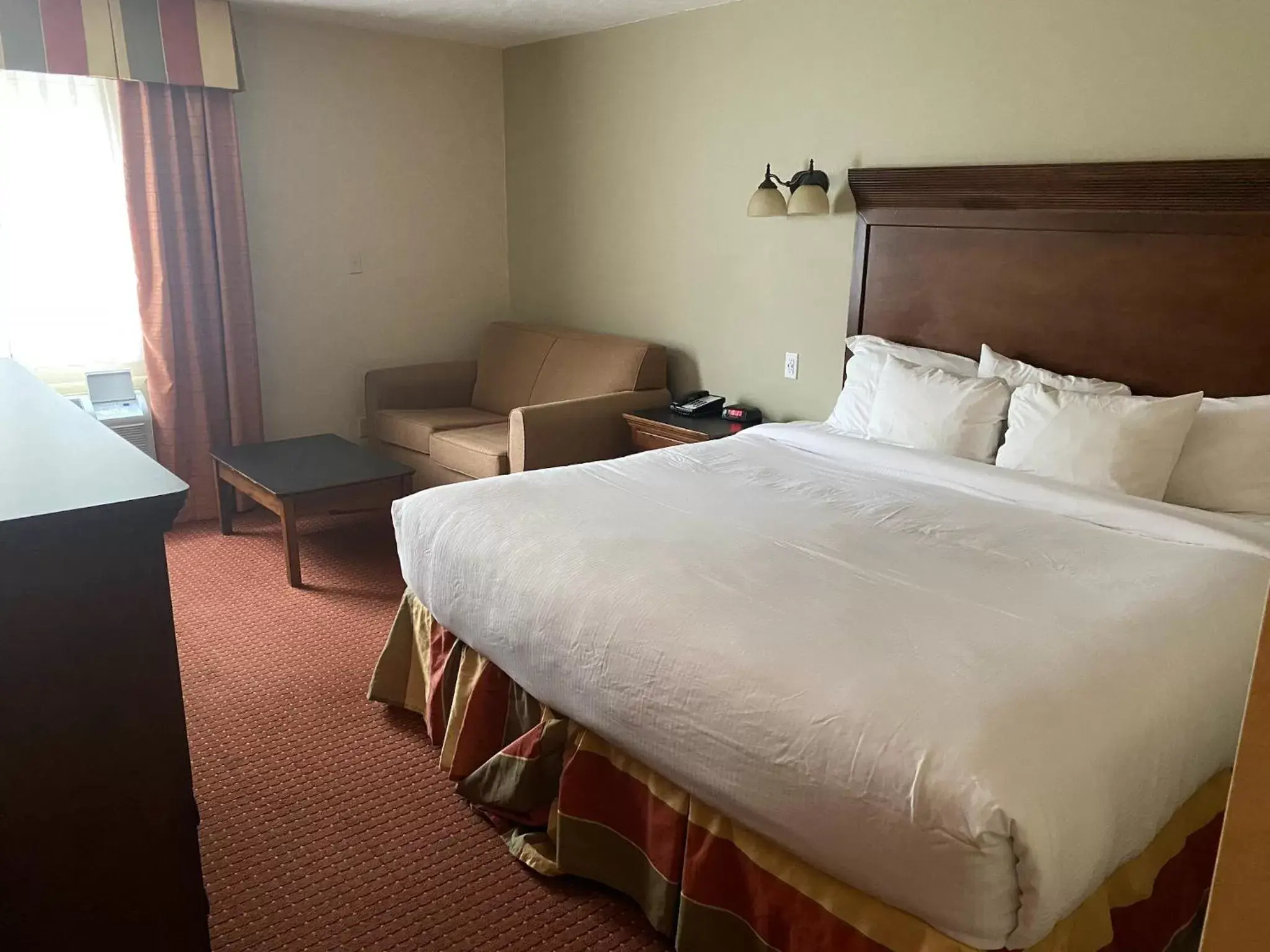 King Room - Disability Access in The Boardwalk Inn