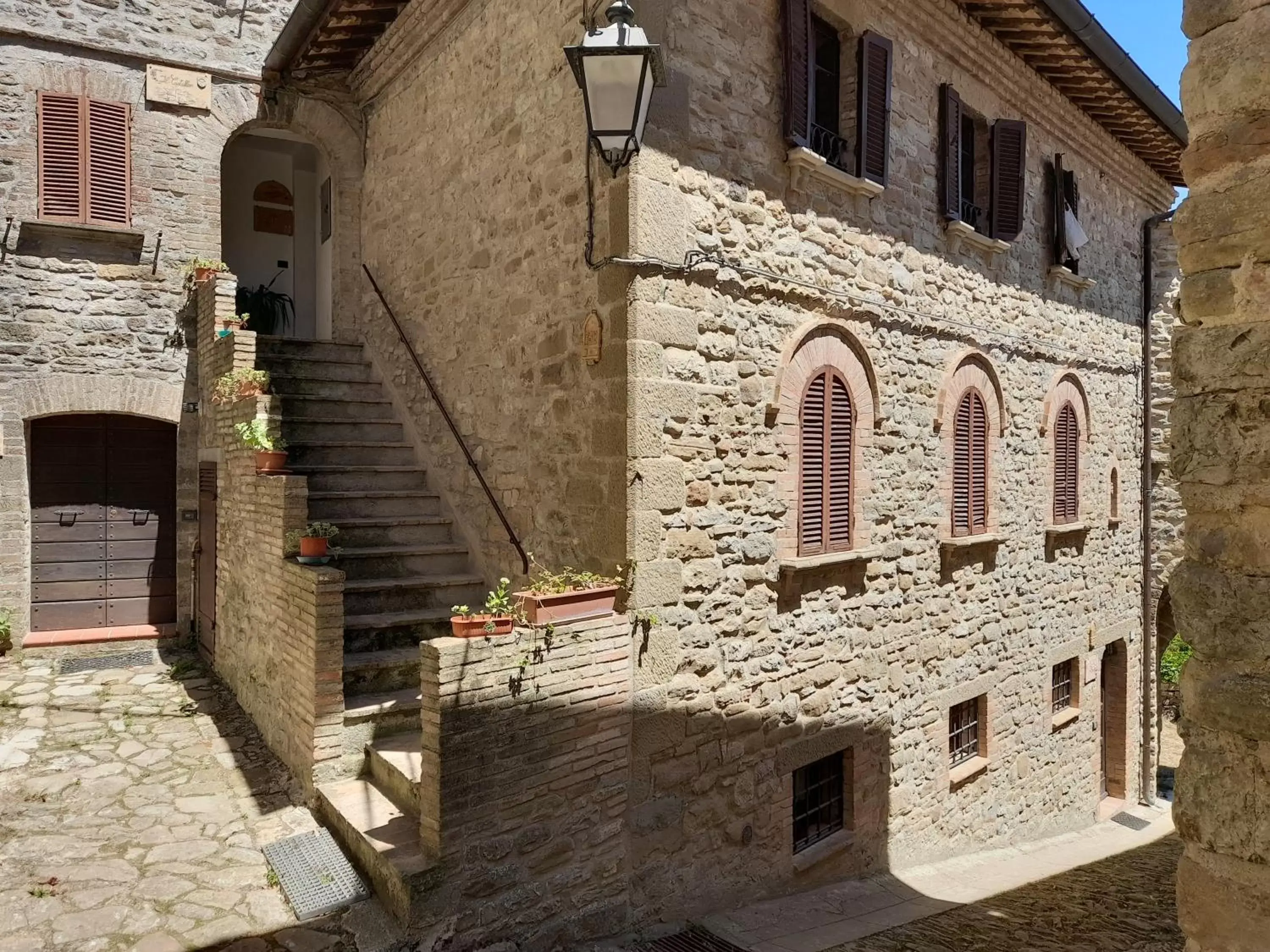 Property Building in Castello Di Giomici