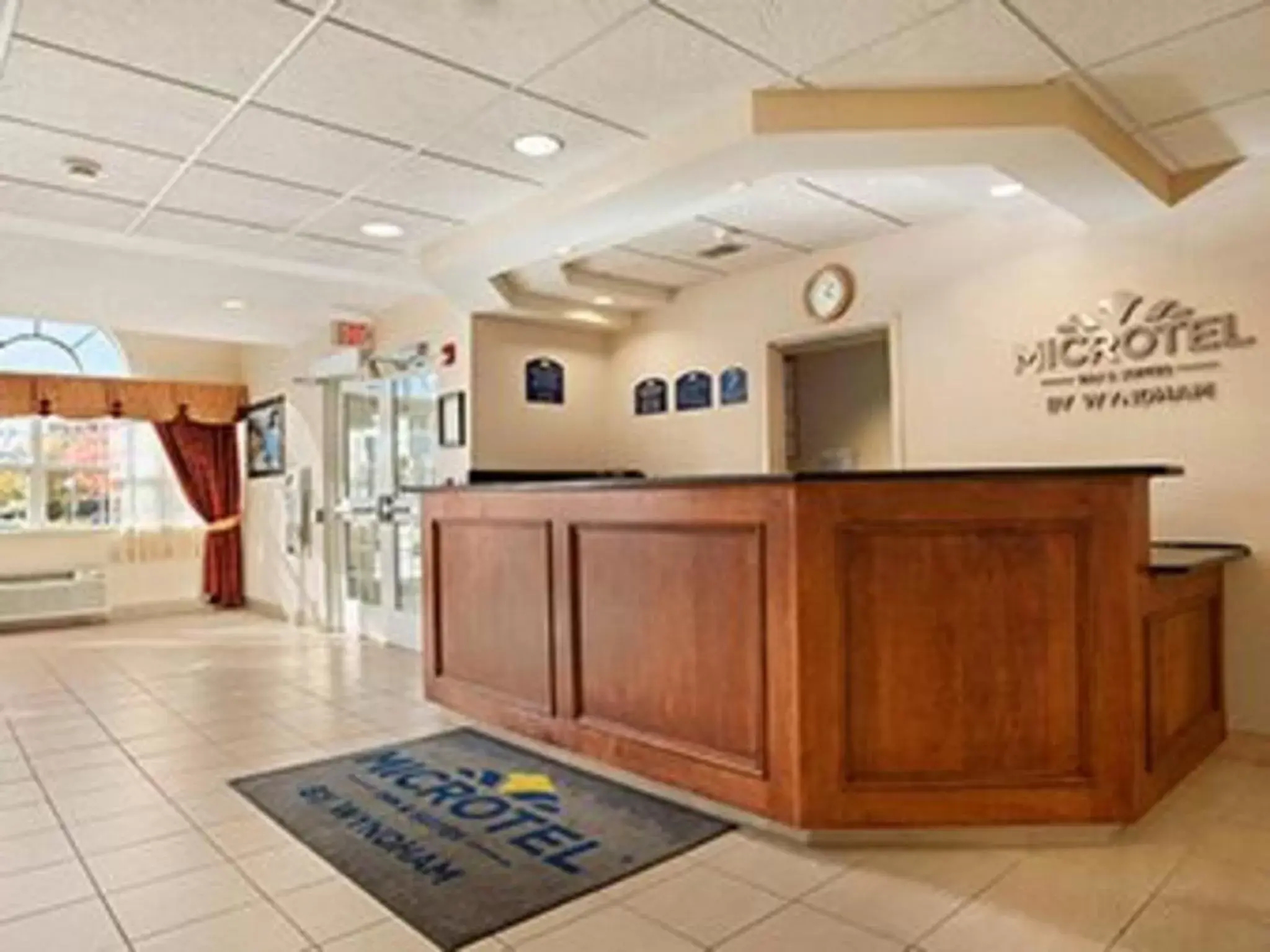 Day, Lobby/Reception in Microtel Inn & Suites by Wyndham Ann Arbor