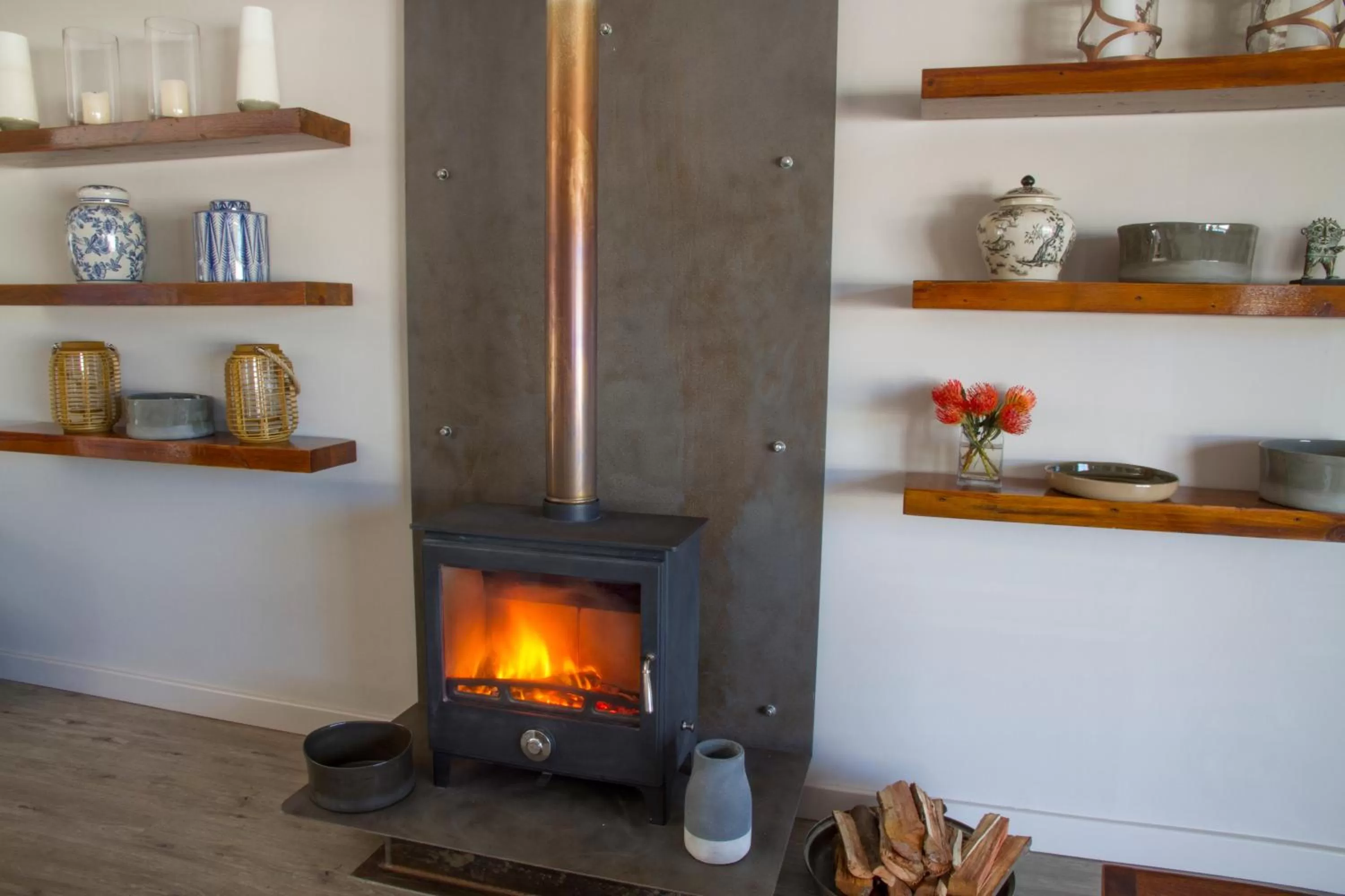 Communal lounge/ TV room in Ocean Bay Guesthouse