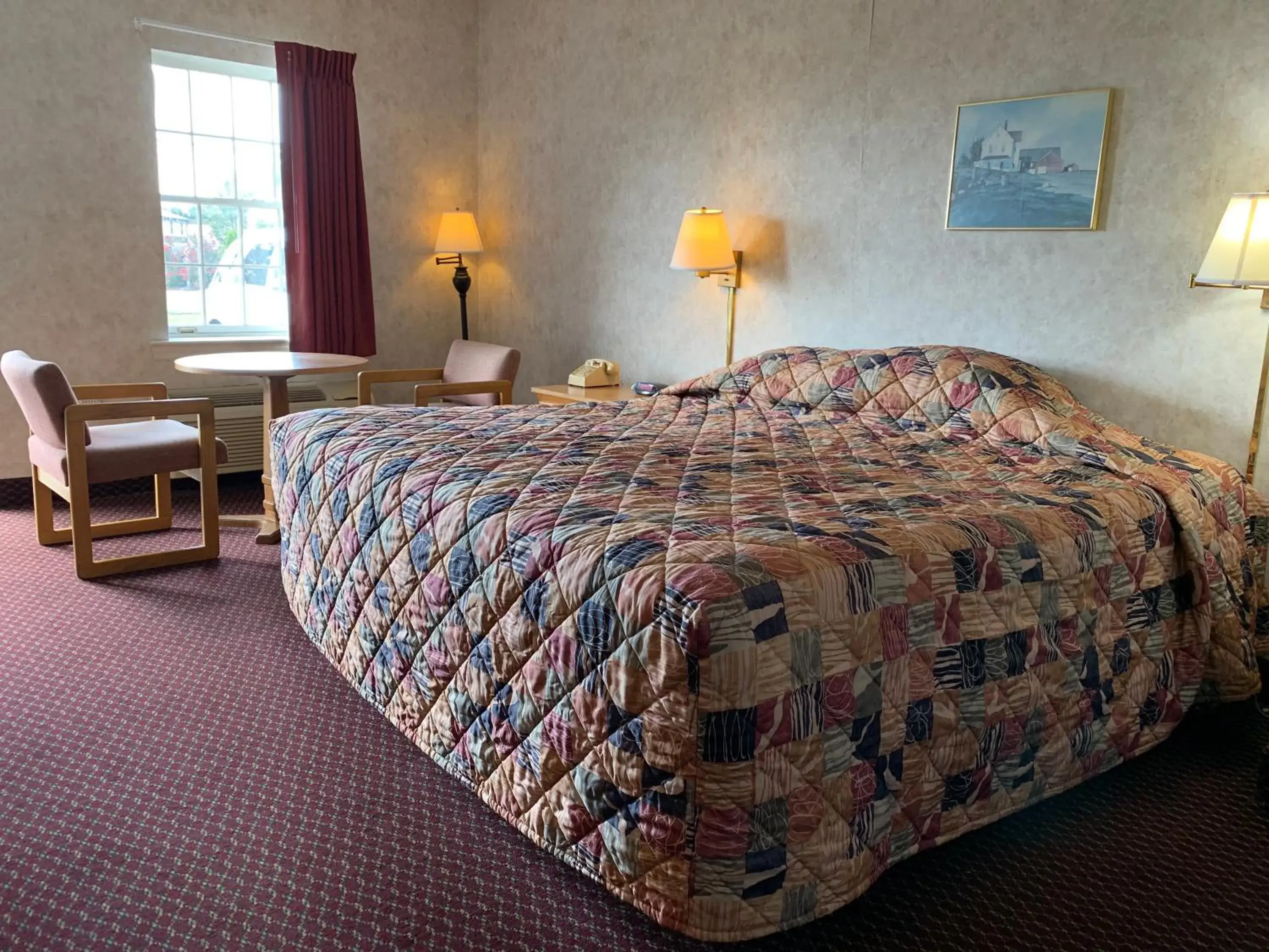 Bed in Olde Amish Inn