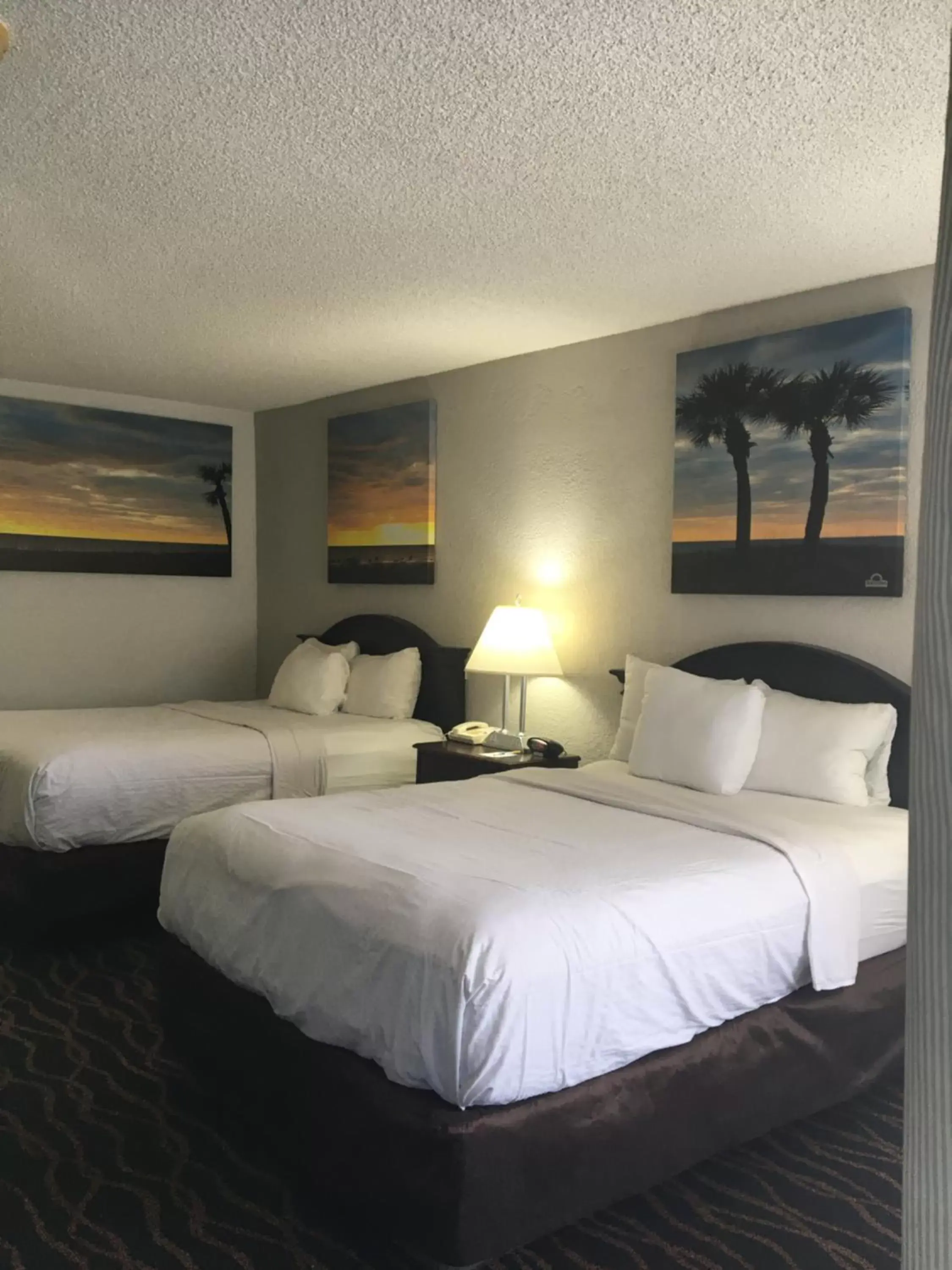 Photo of the whole room, Bed in Days Inn by Wyndham Stuart