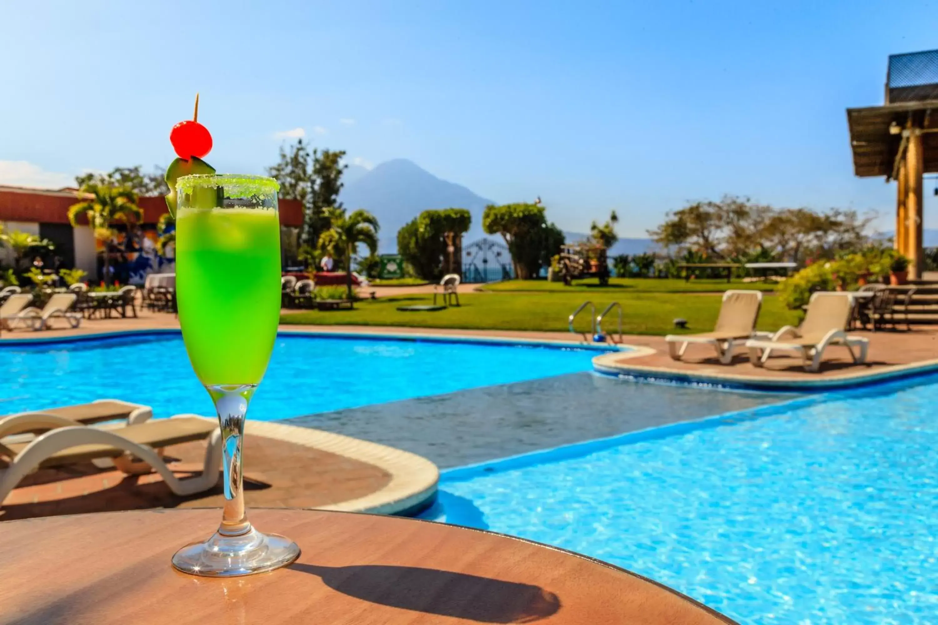 Swimming Pool in Porta Hotel del Lago