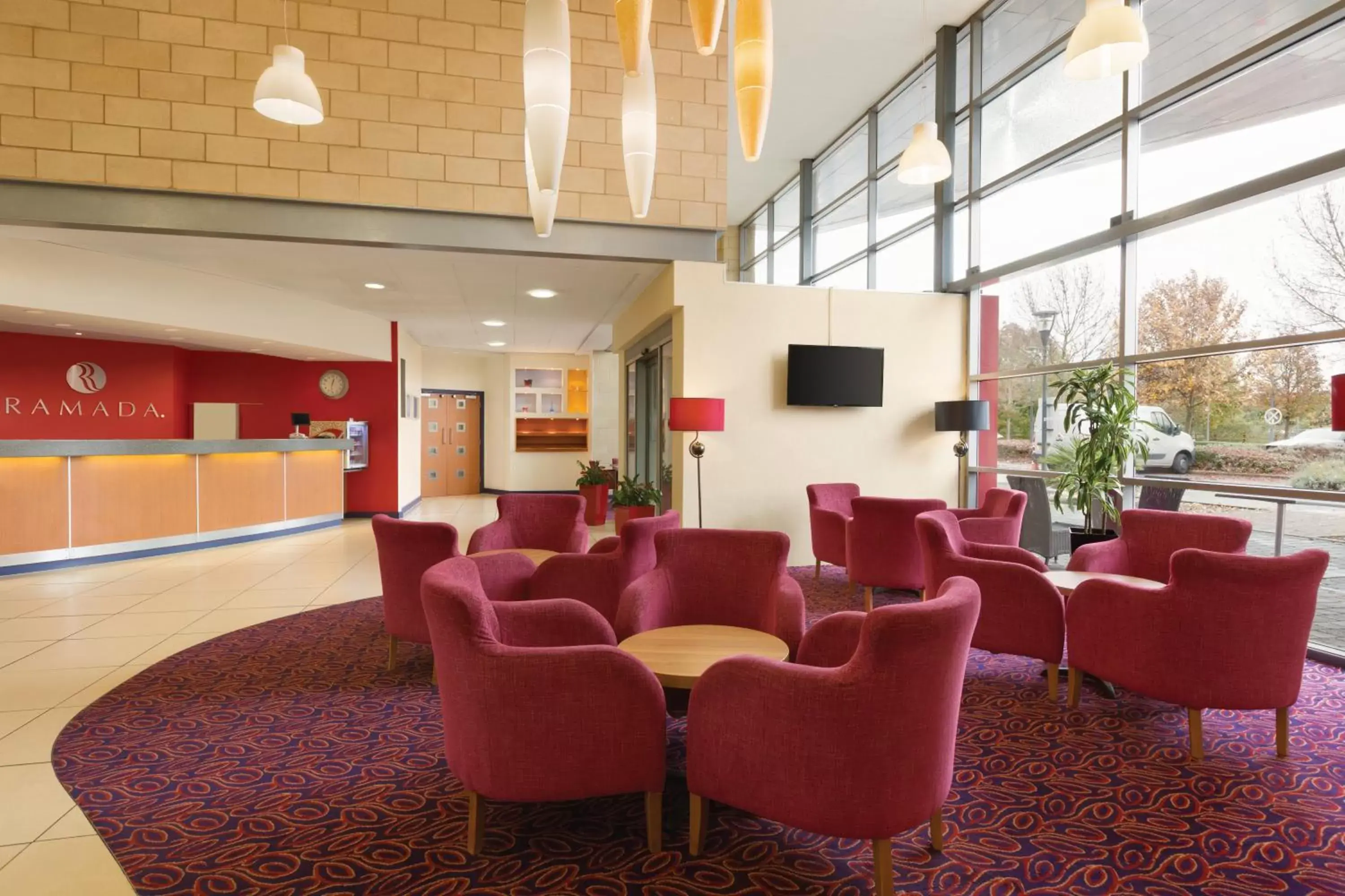 Lobby or reception in Ramada London North