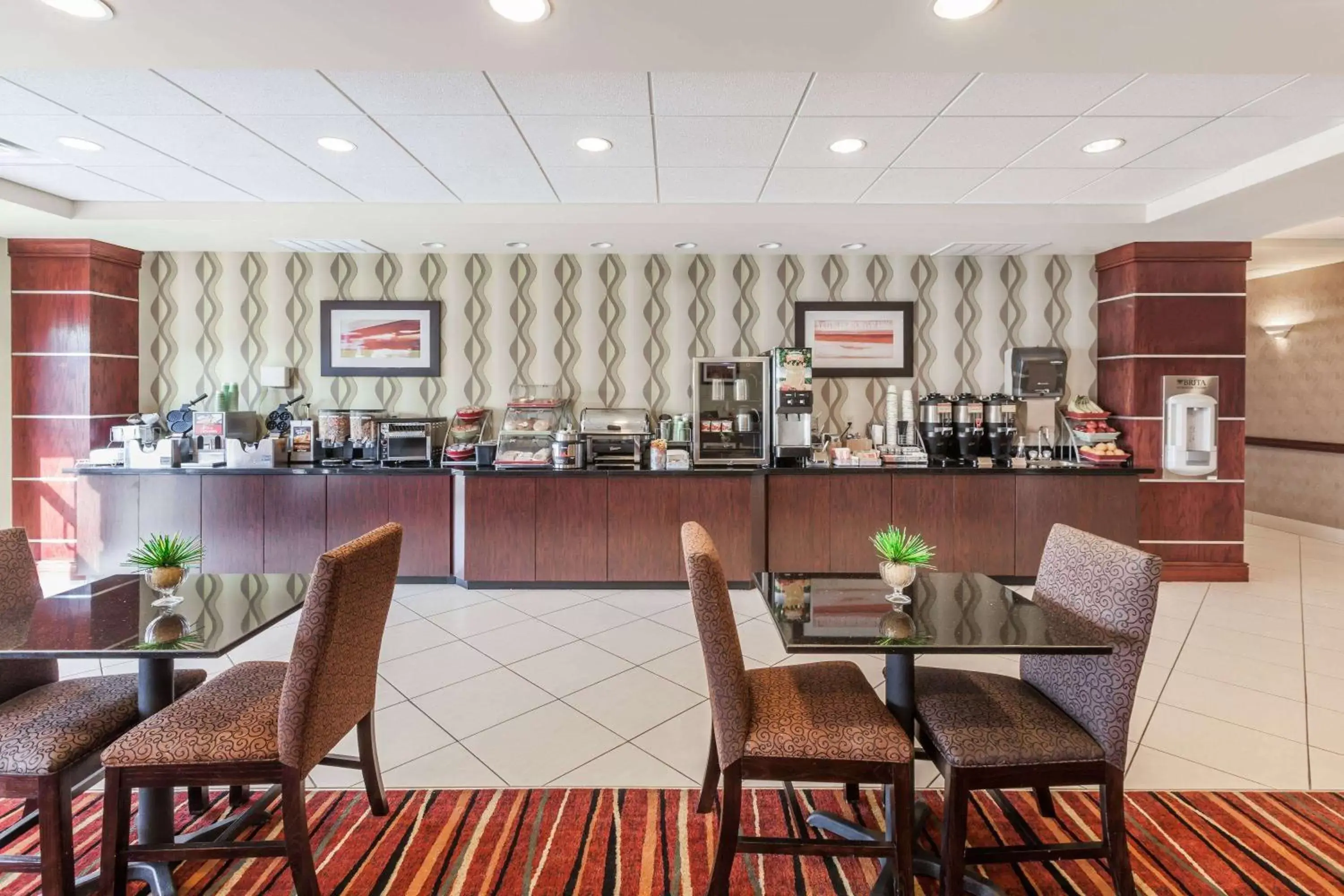 Breakfast, Restaurant/Places to Eat in Wingate by Wyndham Tulsa