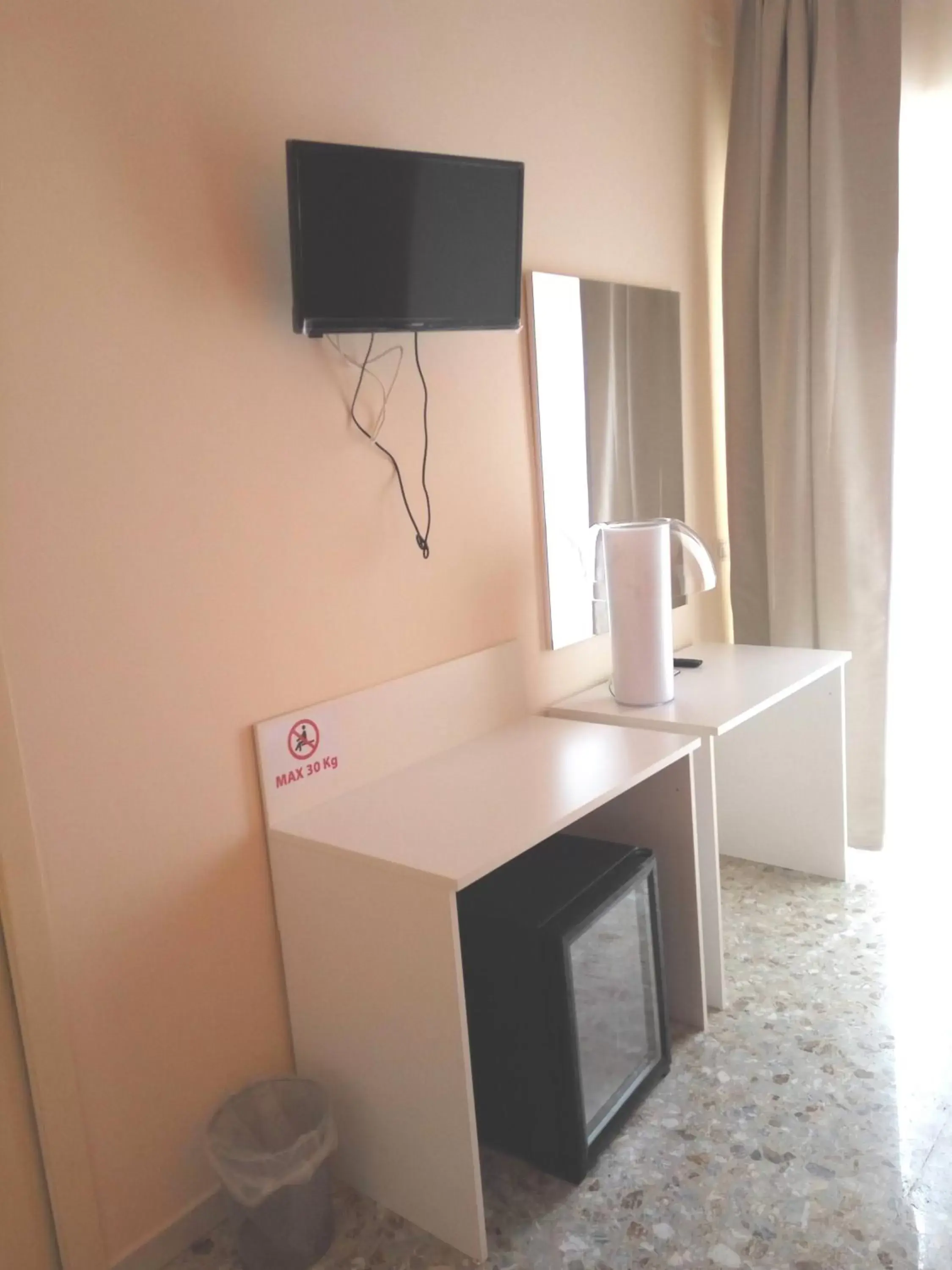 TV and multimedia, TV/Entertainment Center in Michelangelo BB Rooms