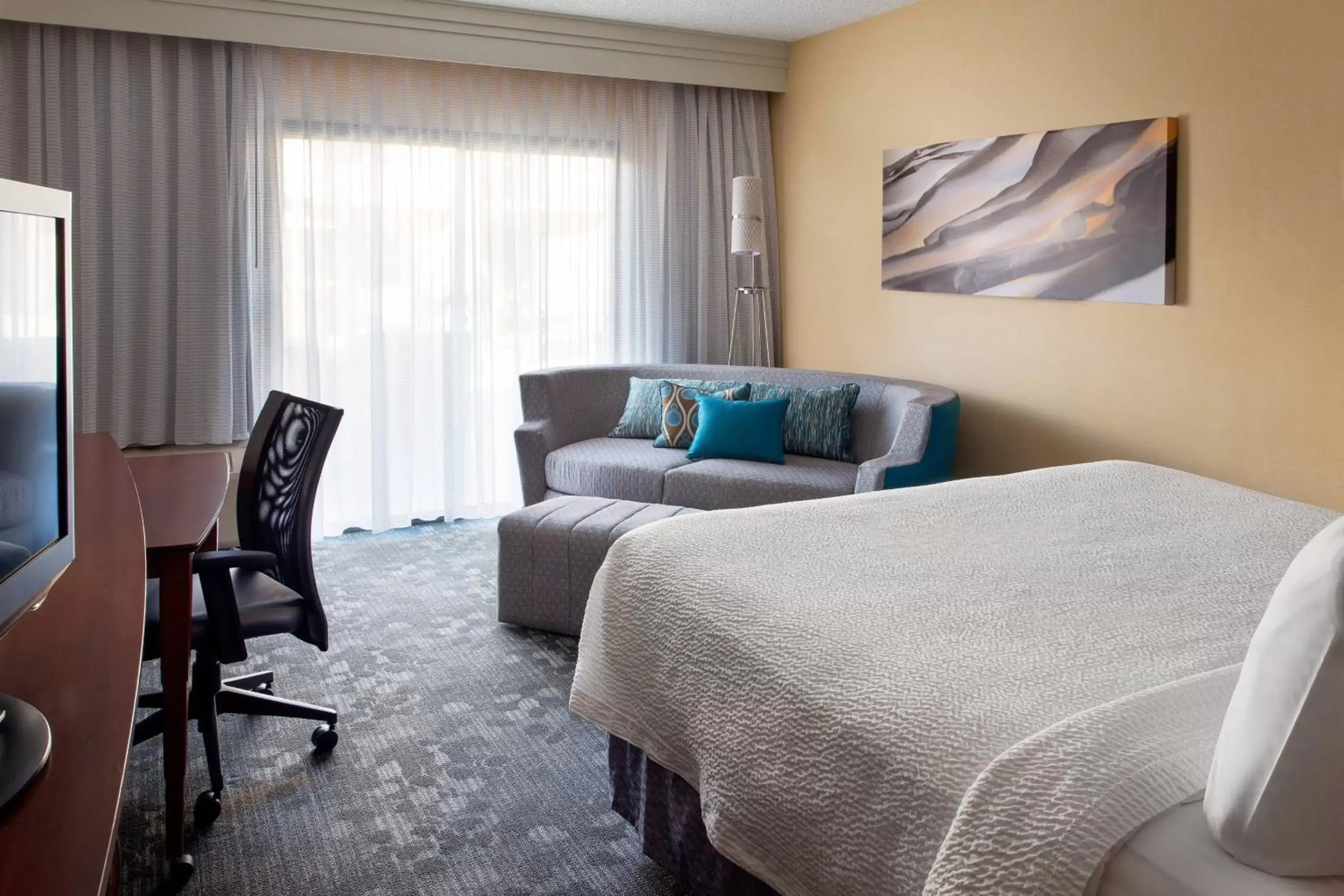 Photo of the whole room, Bed in Courtyard by Marriott Phoenix North