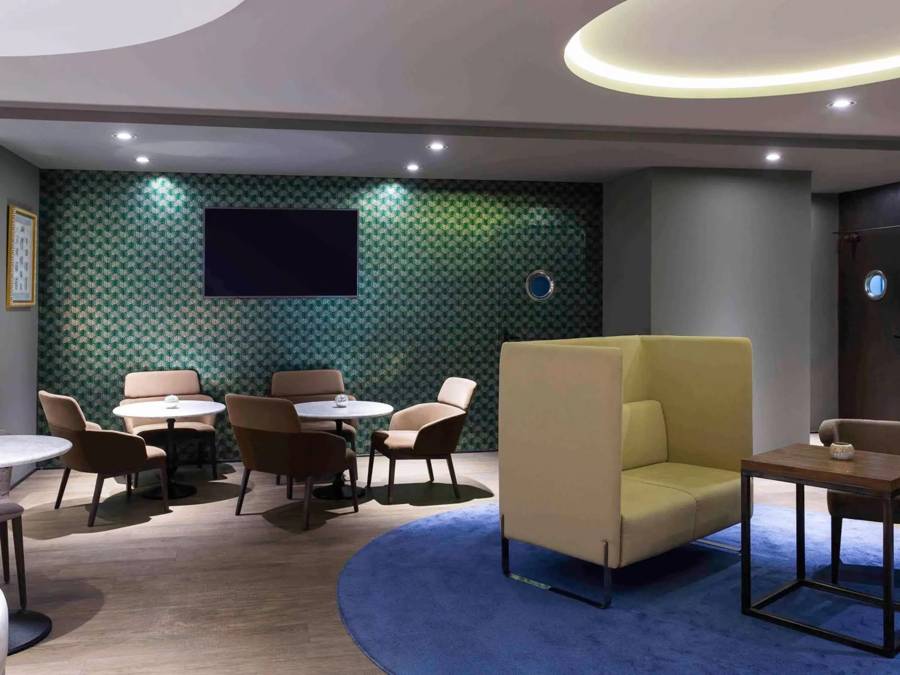 Lounge or bar, Seating Area in Mercure Madrid Centro