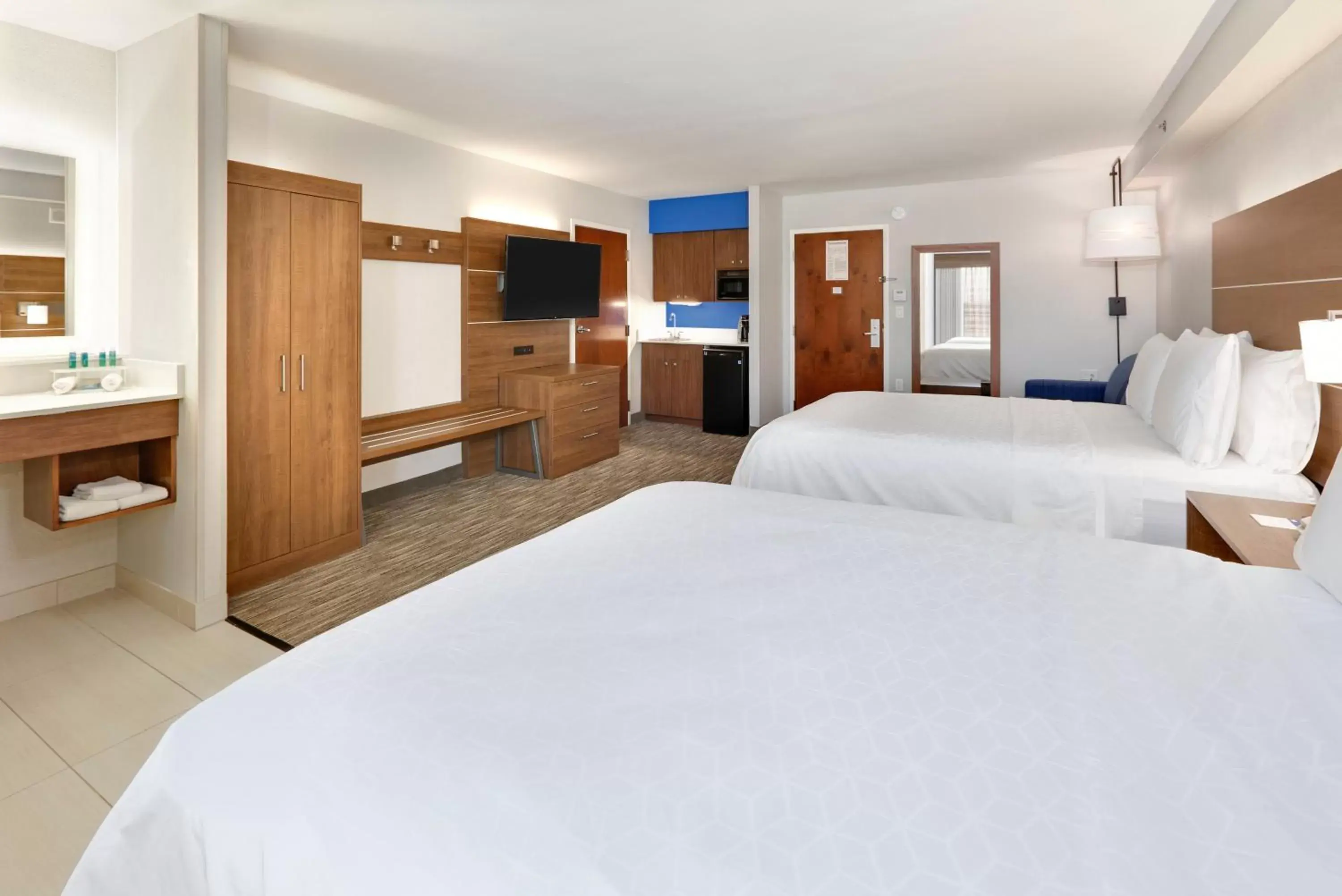 Photo of the whole room, Bed in Holiday Inn Express Hotel & Suites - Irving Convention Center - Las Colinas, an IHG Hotel